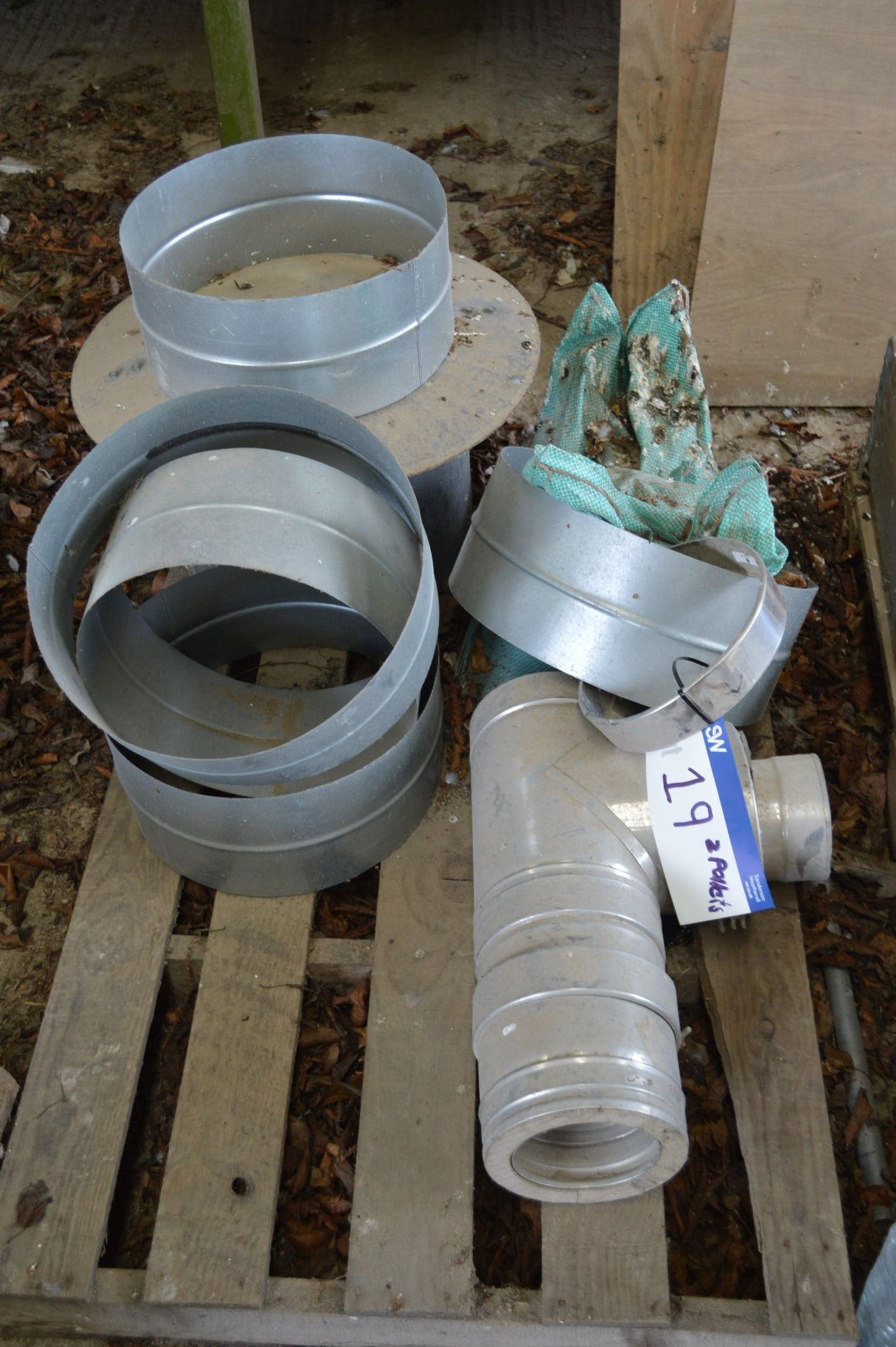 Assorted Ducting and Components, on two pallets - Bild 2 aus 3