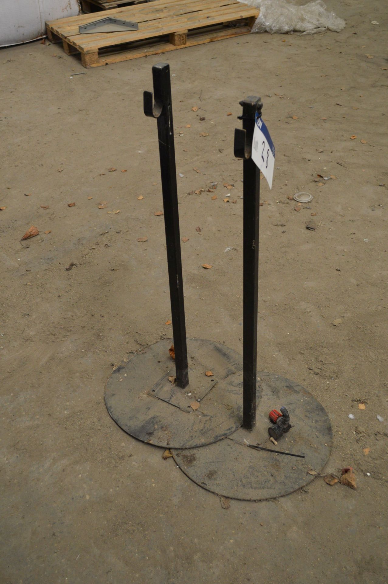 Two Steel Stands - Bild 2 aus 2