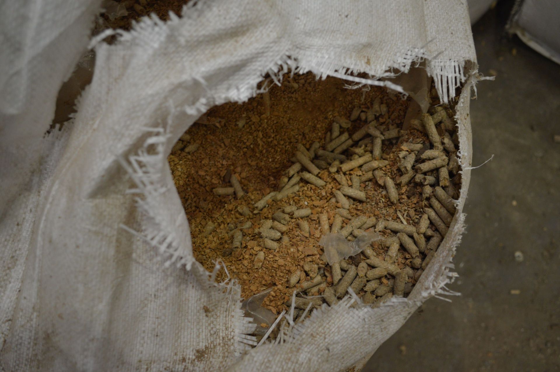 Approx. 38 Large Tote Bags, understood to include contents comprising sawdust, wood pellets, olive - Image 7 of 8