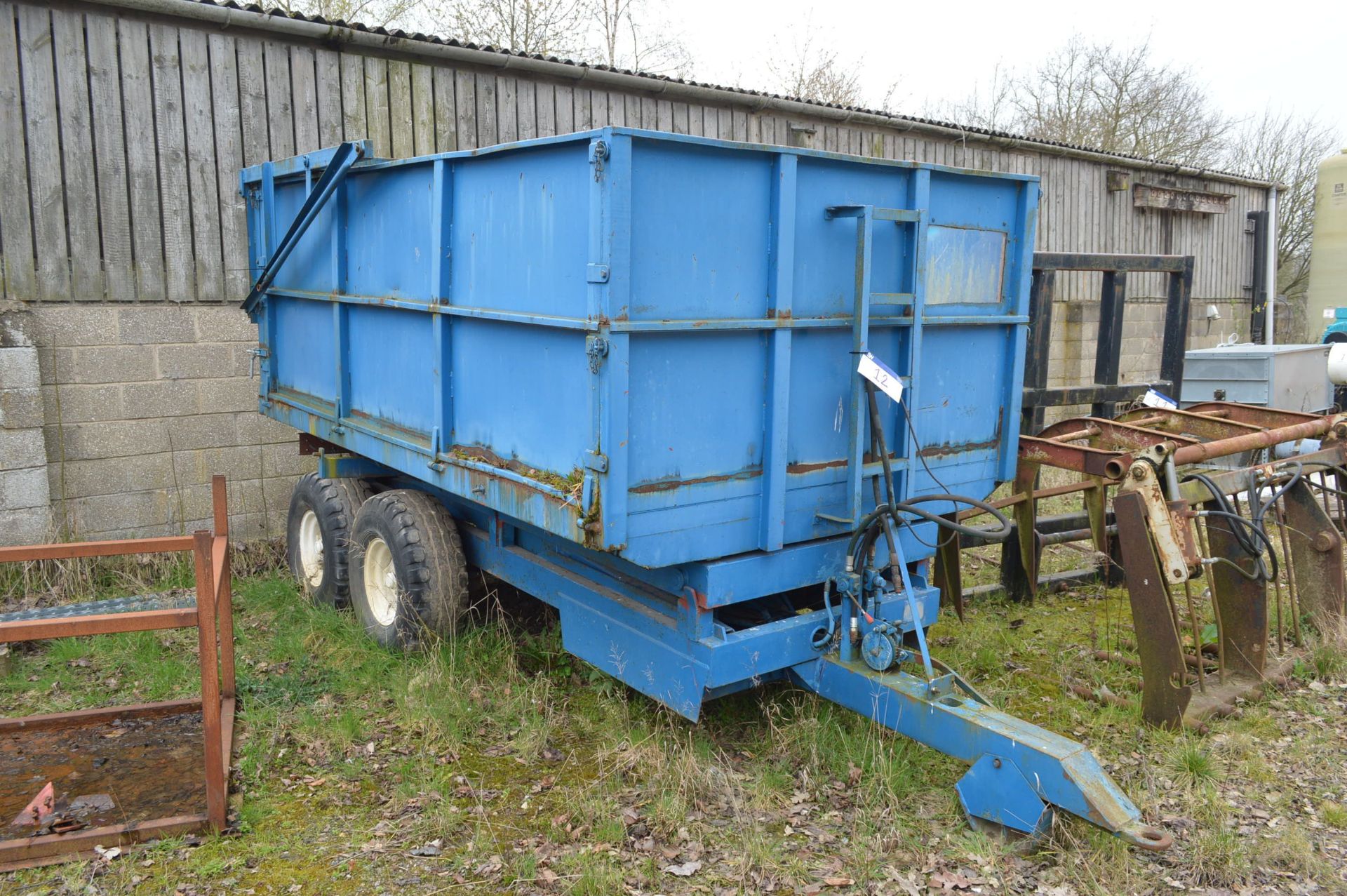 TANDEM AXLE AGRICULTURAL TIPPING TRAILER, approx. 3.5m long on body