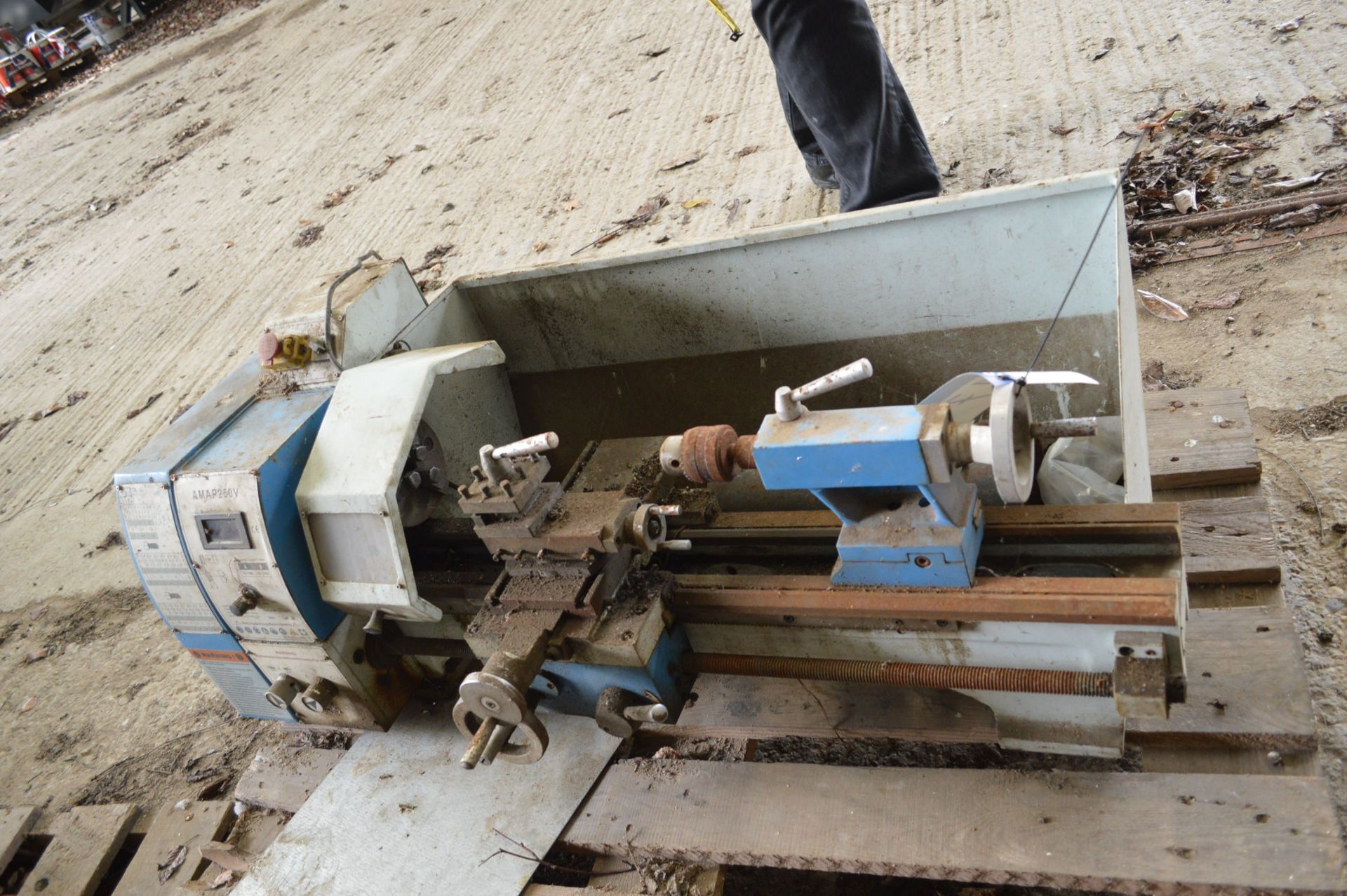 AMAP250V Bench Lathe, approx. 250mm swing x 500mm between centres, 240V
