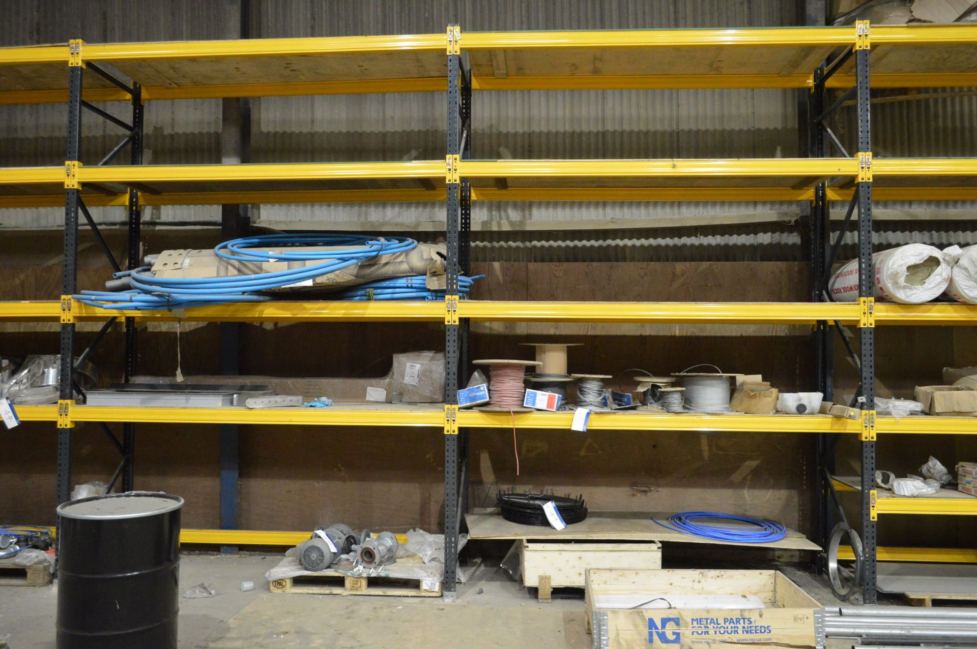 EIGHT BAYS MULTI-TIER PALLET RACKING, comprising 15 uprights, each approx. 900mm x 4m high, - Image 3 of 5