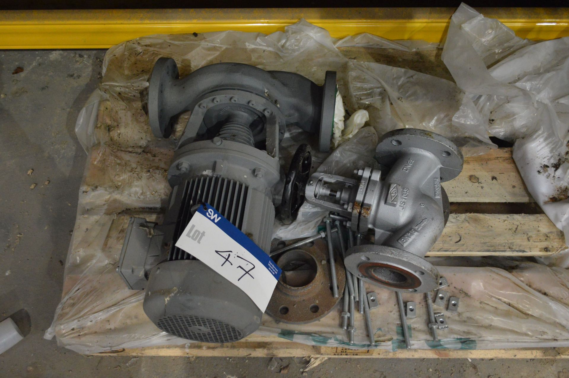 Wilo IPL-0-65/160-4/2/N Line Pump, serial no. 2121301/16W35, with electric motor drive, valve and