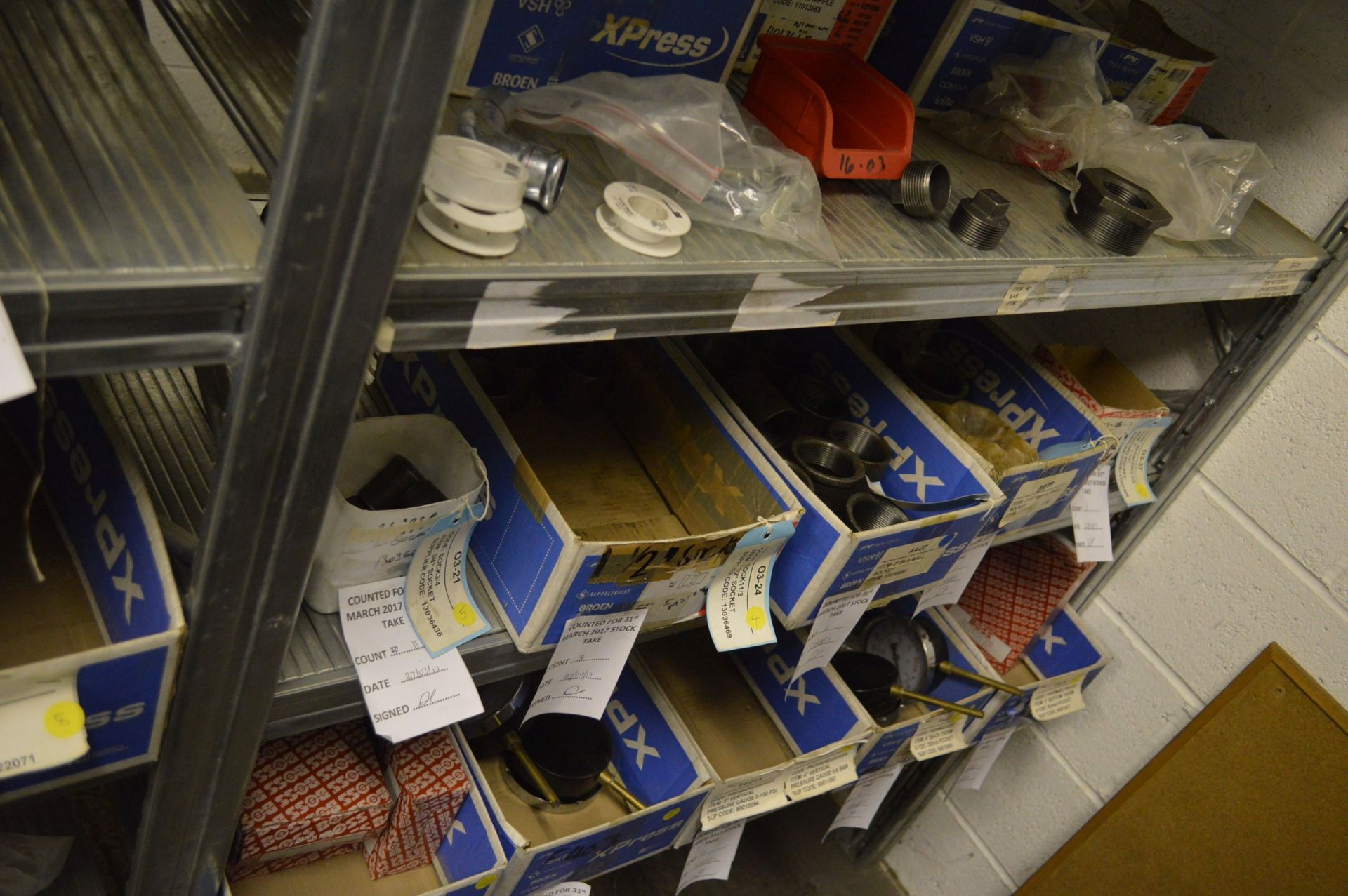 STOCK CONTENTS ON FOUR RACKS, comprising copper, brass pipe fittings, ceiling tapes, pipe clips, - Image 25 of 32