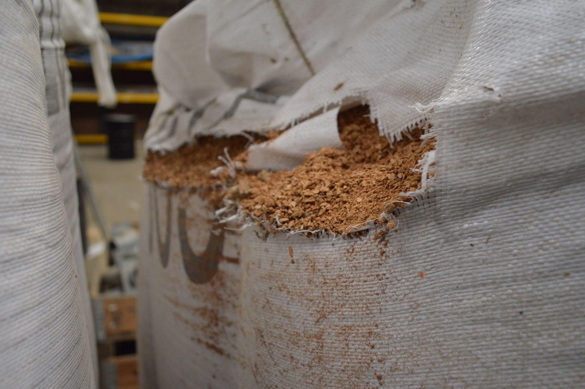 Approx. 38 Large Tote Bags, understood to include contents comprising sawdust, wood pellets, olive - Bild 8 aus 8