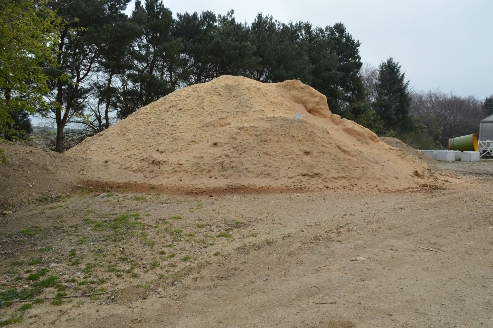 Sawdust, in one stack (all to be cleared) - Image 4 of 5