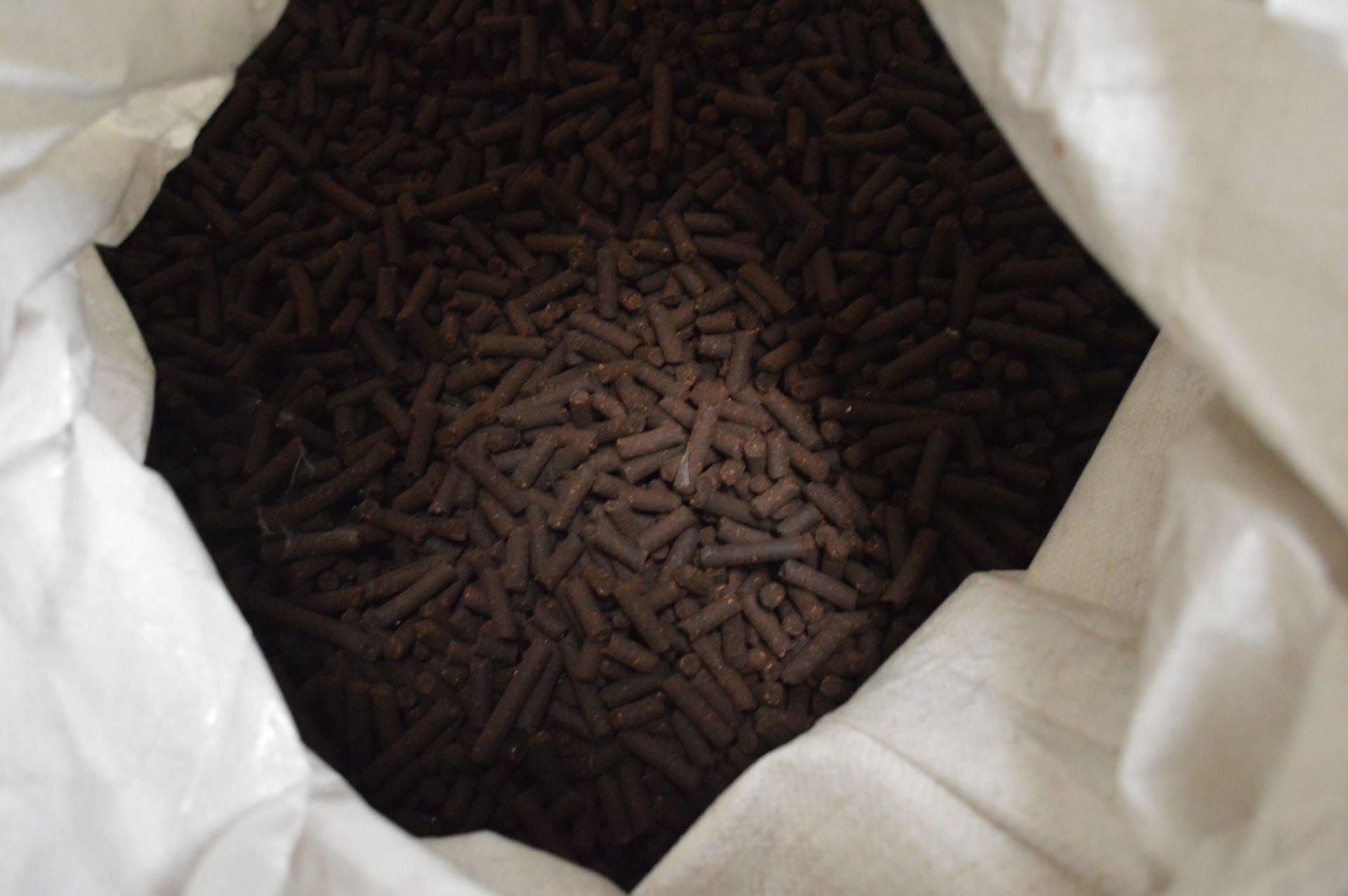Approx. 38 Large Tote Bags, understood to include contents comprising sawdust, wood pellets, olive - Image 6 of 8