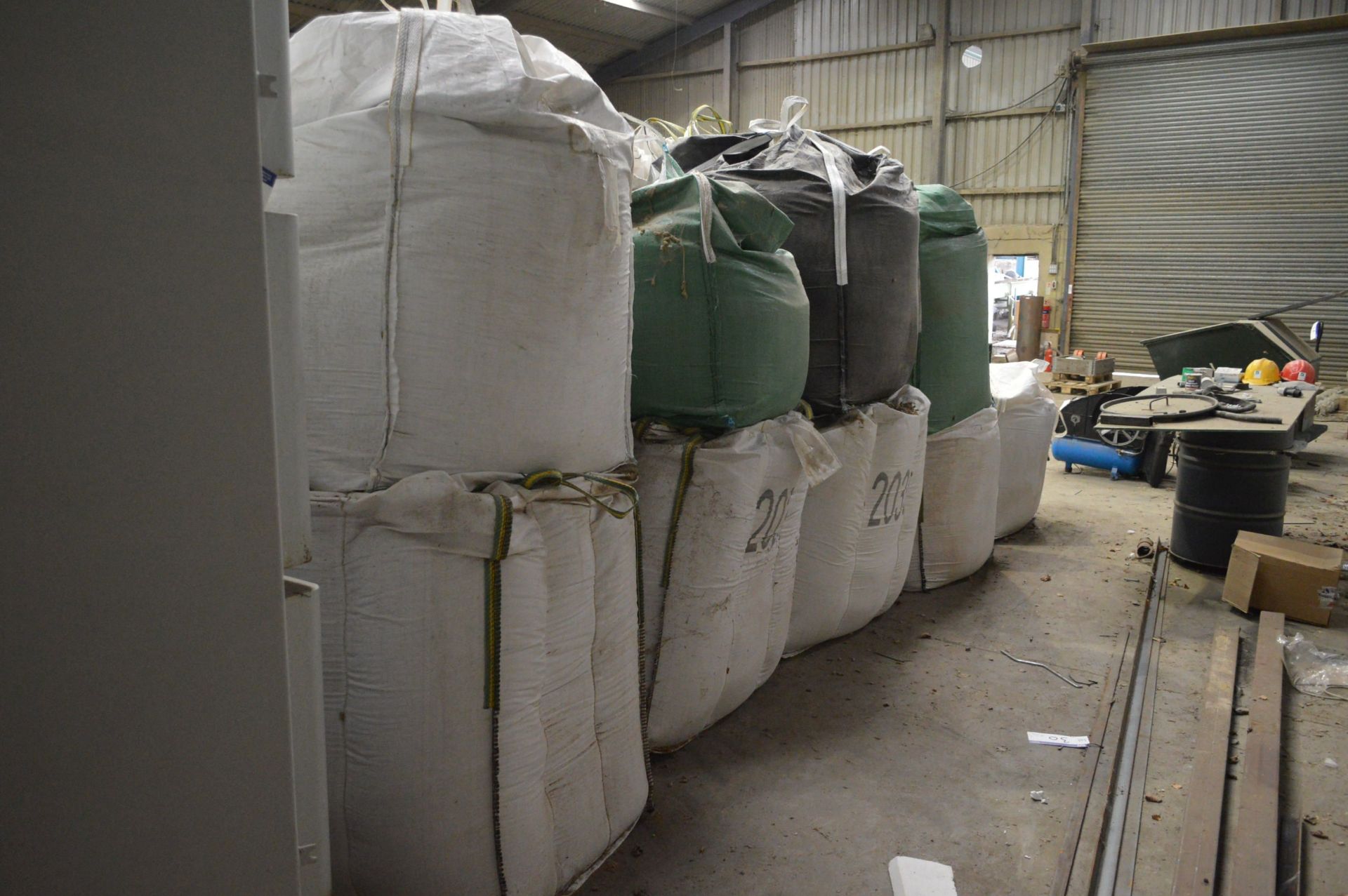 Approx. 38 Large Tote Bags, understood to include contents comprising sawdust, wood pellets, olive - Bild 4 aus 8