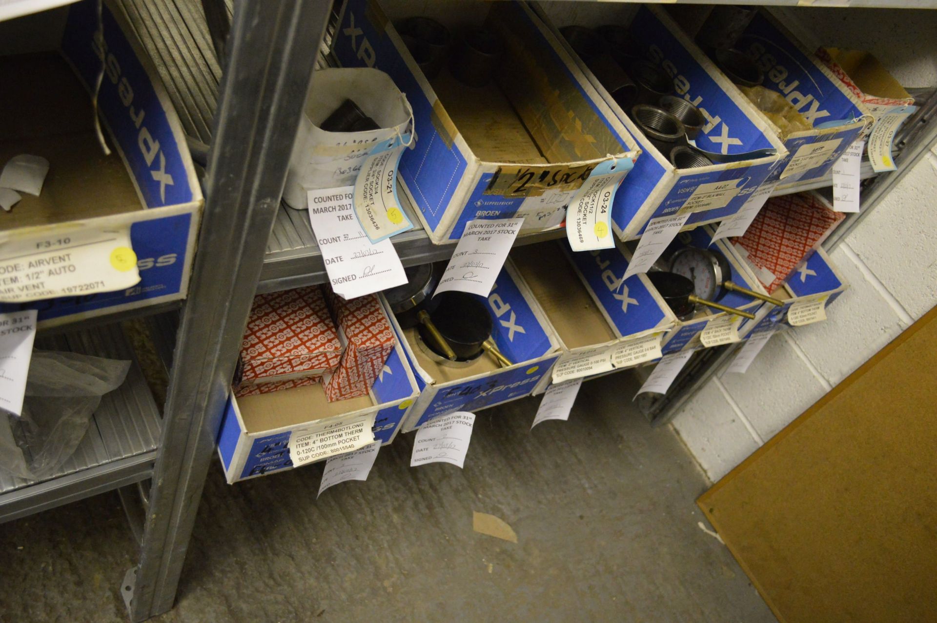 STOCK CONTENTS ON FOUR RACKS, comprising copper, brass pipe fittings, ceiling tapes, pipe clips, - Image 24 of 32