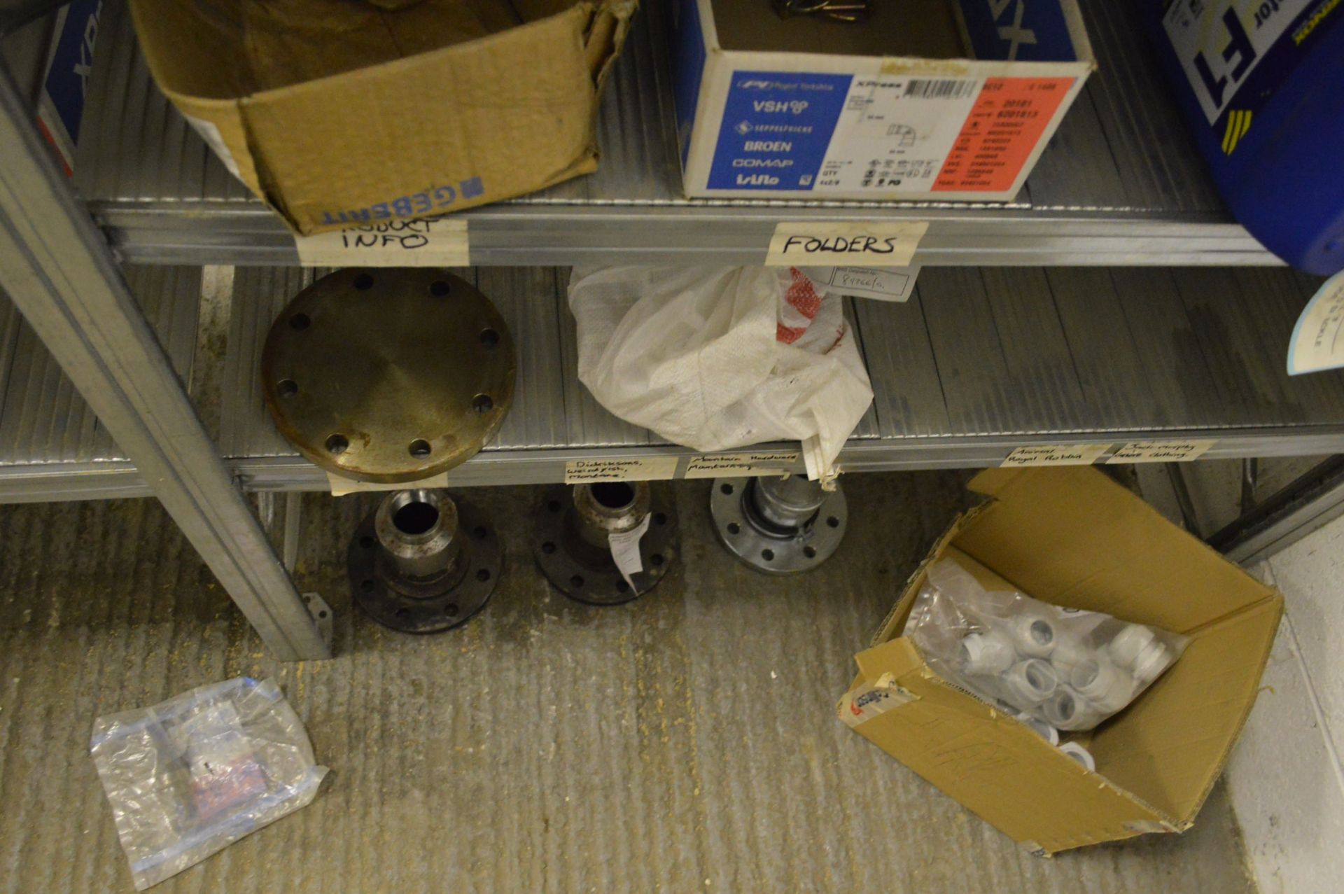 STOCK CONTENTS ON FOUR RACKS, comprising copper, brass pipe fittings, ceiling tapes, pipe clips, - Image 16 of 32
