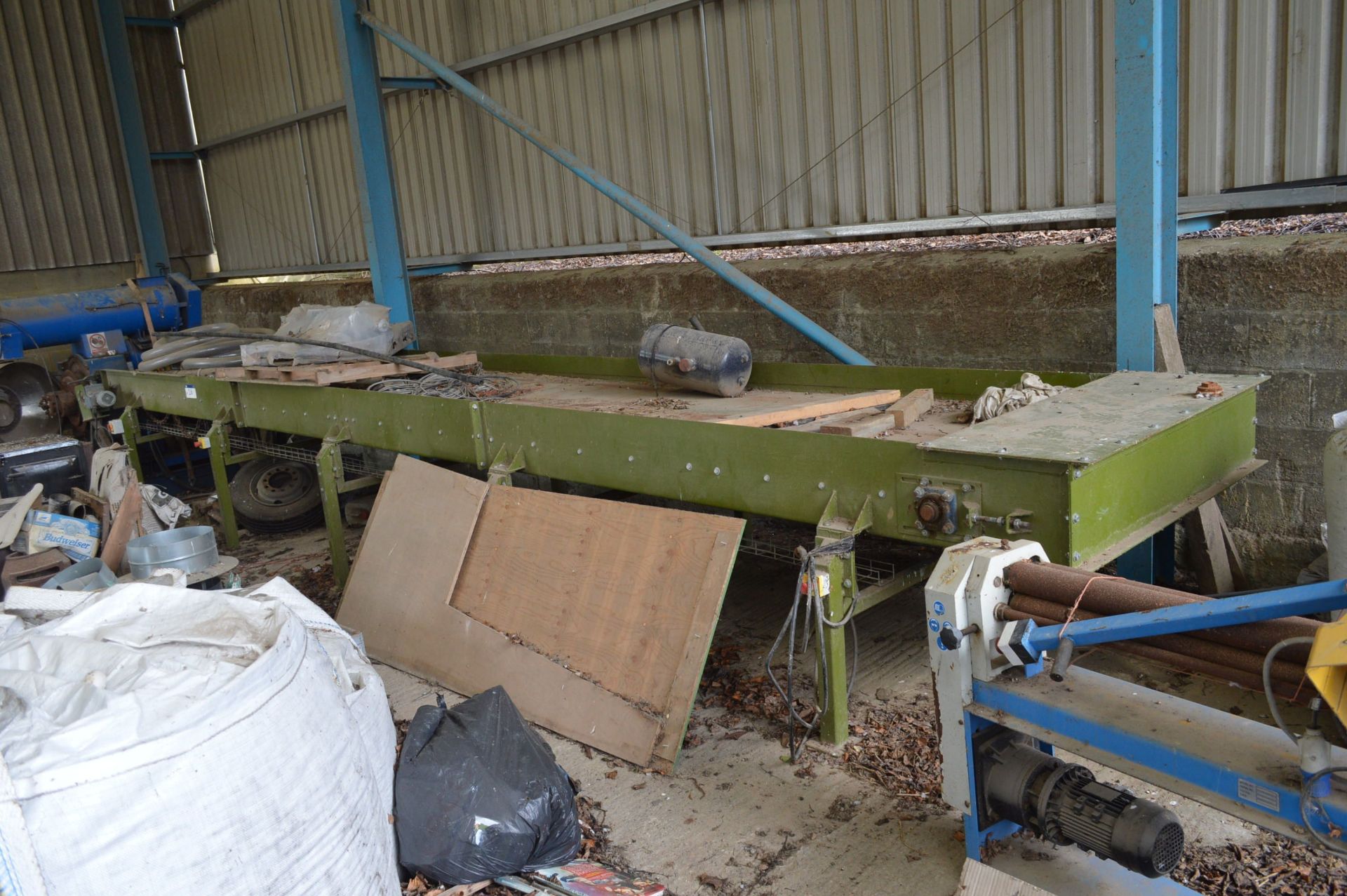 CHAIN FEEDER UNIT, approx. 1.3m wide x 8m long - Image 2 of 4