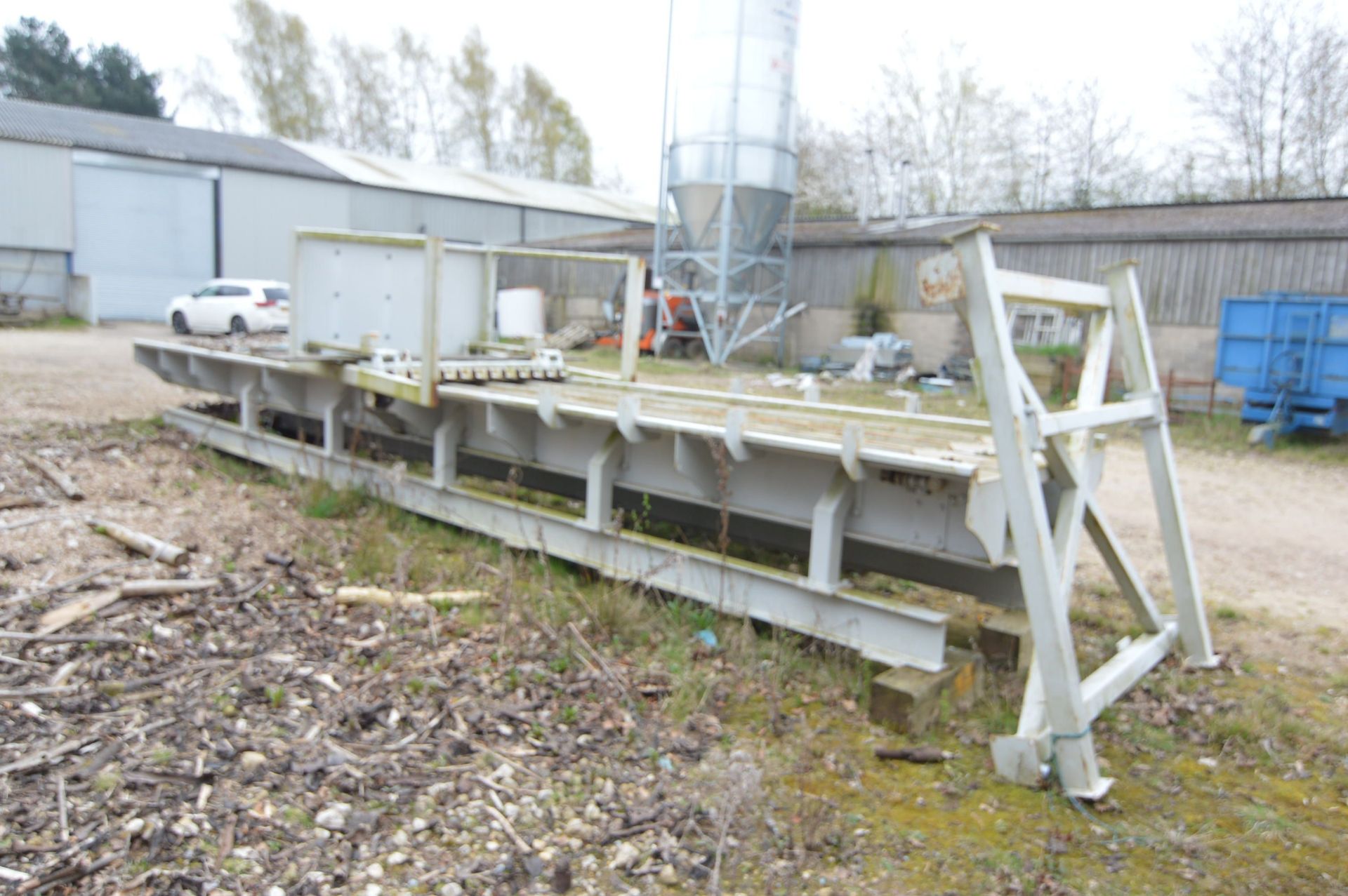 Passat STRAW BALE SHREDDER, with hopper, steel frame supports and conveyor feed unit (no chain), - Image 13 of 14