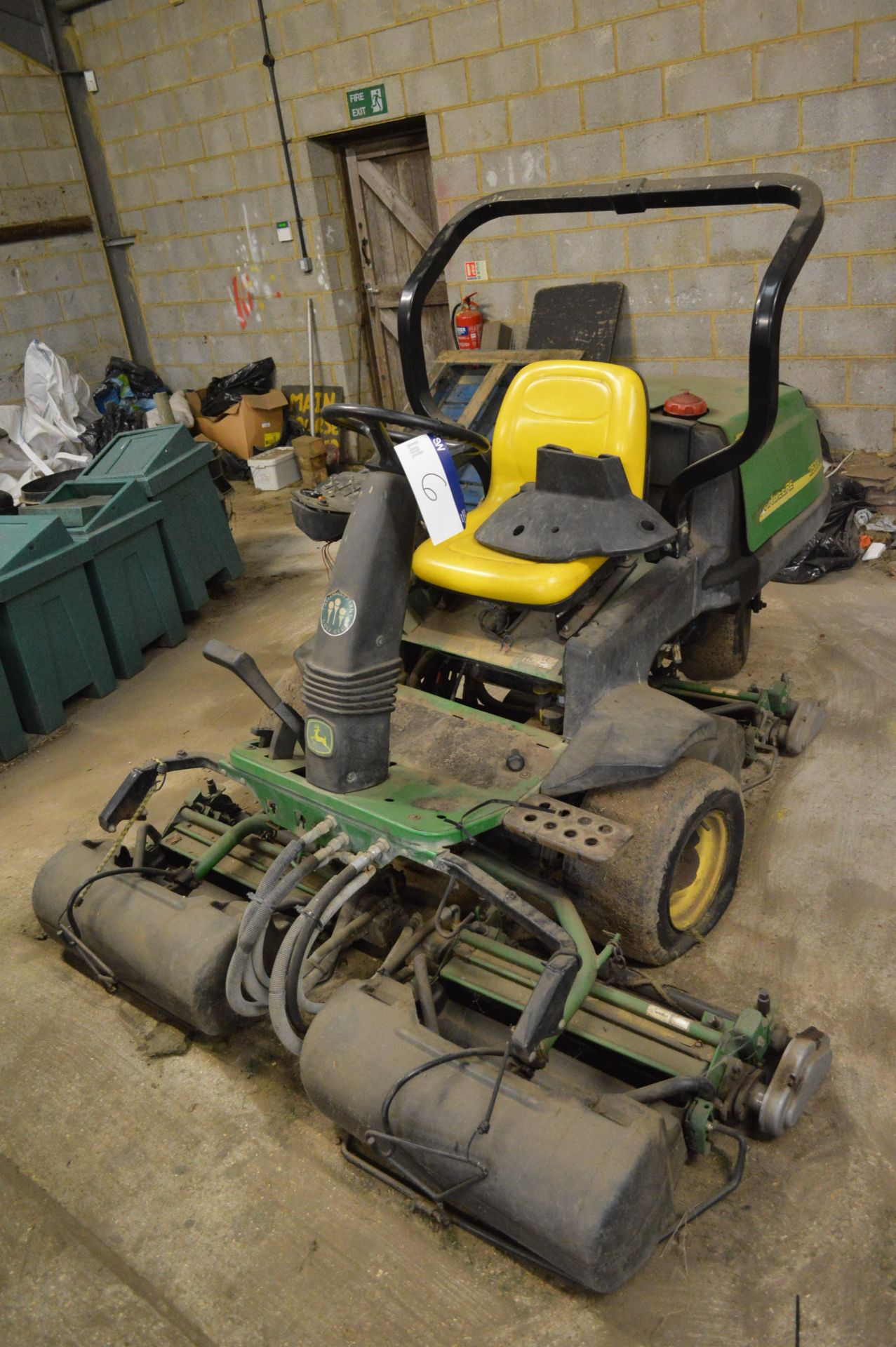 John Deere 2500A Diesel Ride-on-Greens Mower (unde