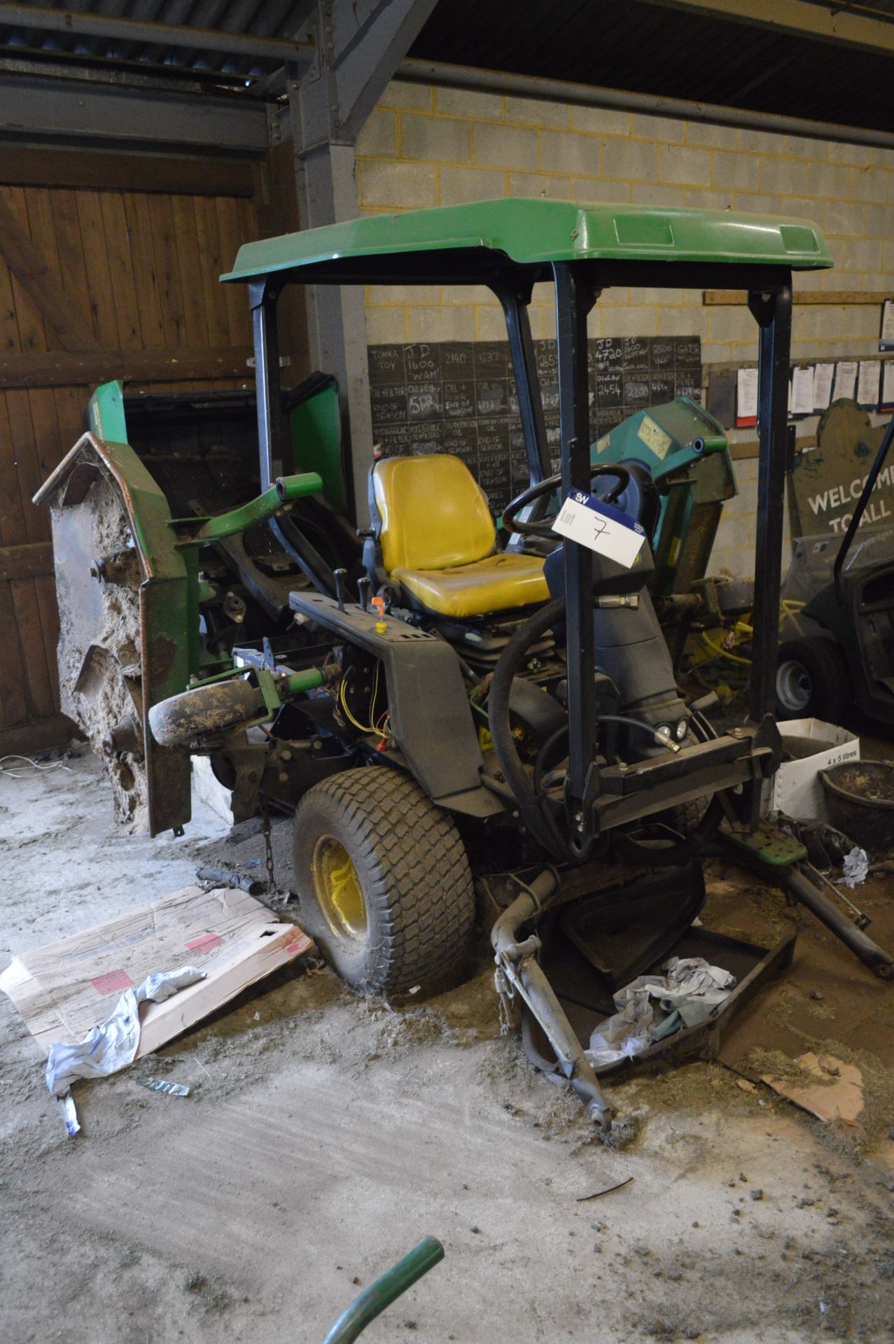 John Deere 1600 Turbo Series 2 WAMS Wide Area Mowe