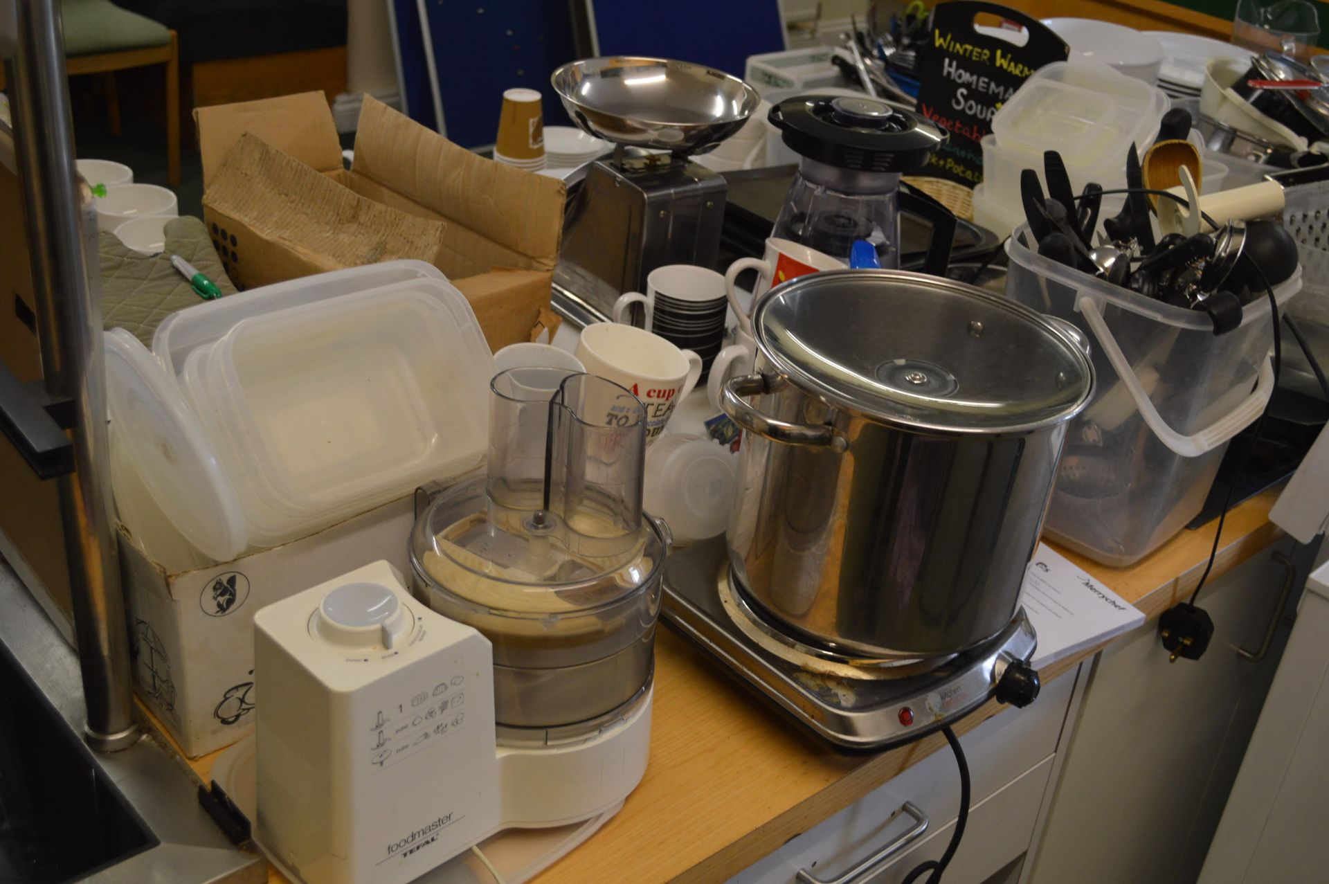 Assorted Crockery and Cooking Utensils, as set out - Image 6 of 7