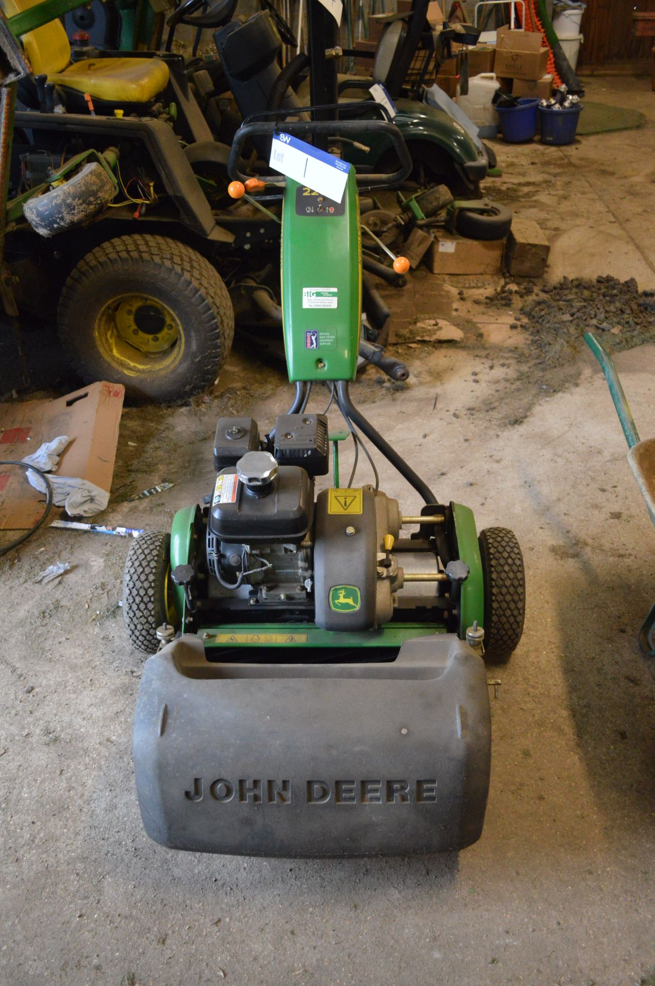 John Deere 220C REEL MOWER, with grass box and gro - Image 2 of 4