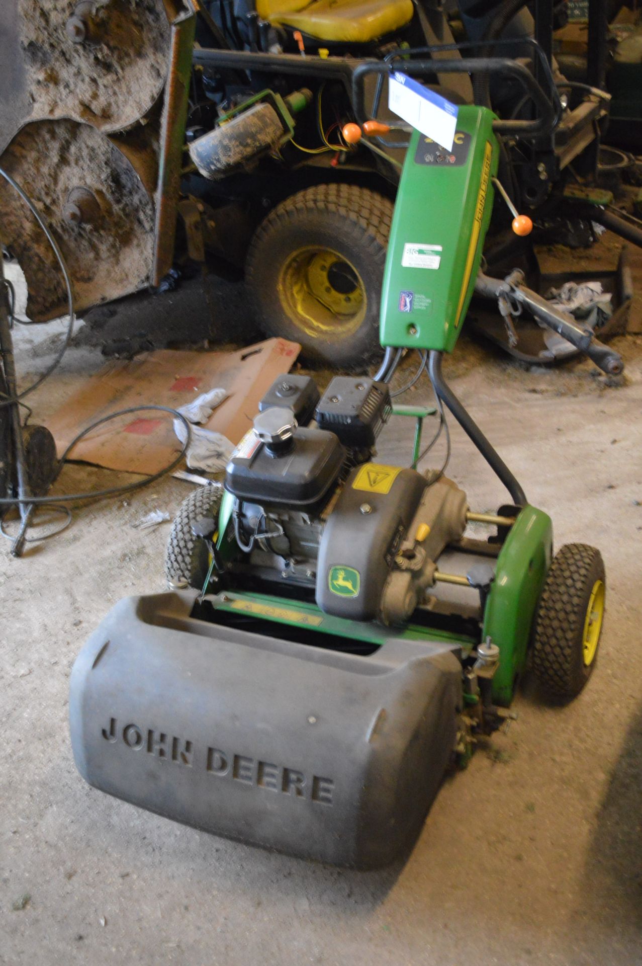 John Deere 220C REEL MOWER, with grass box and gro - Image 3 of 4