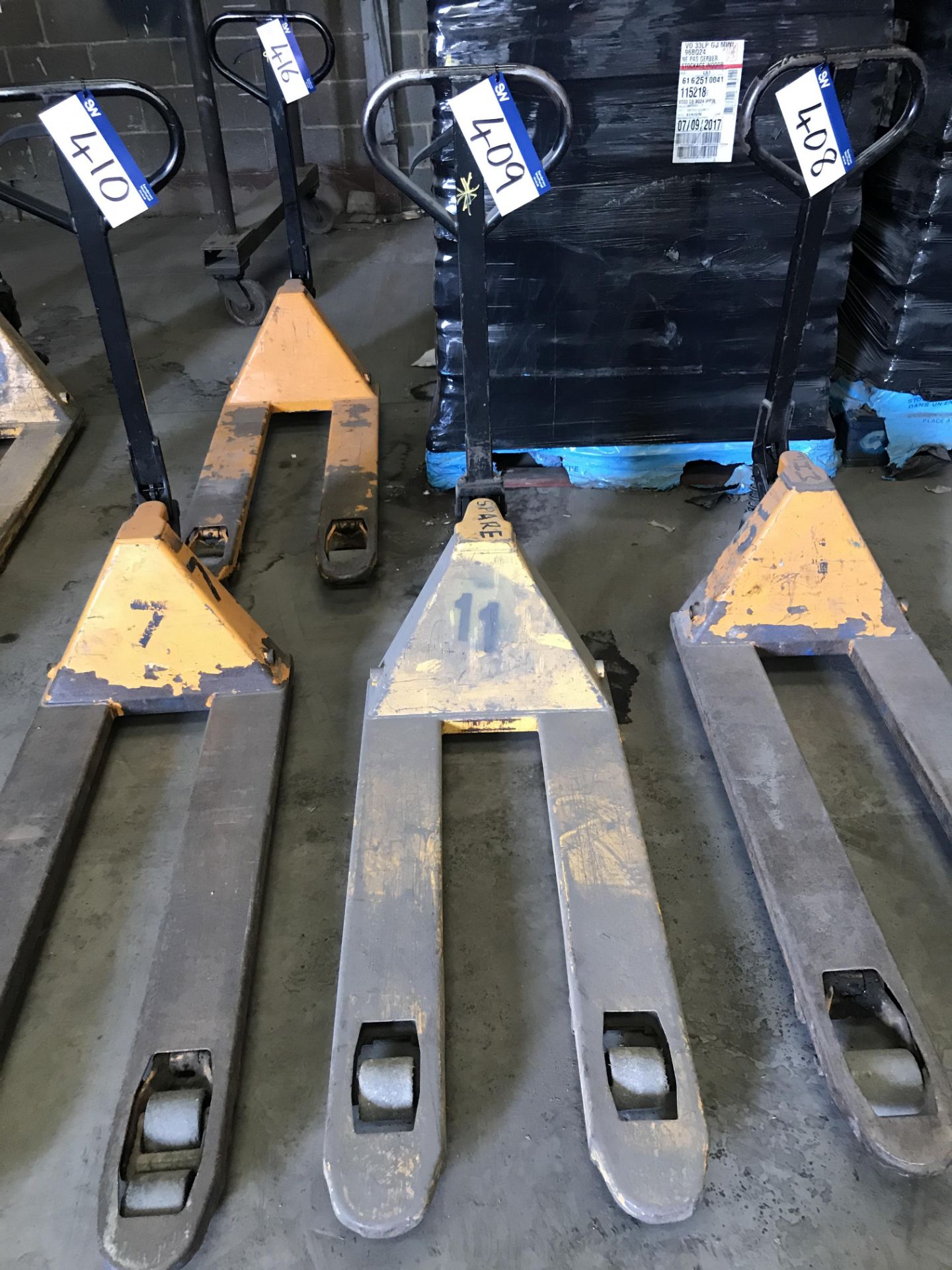 Hand Hydraulic Pallet Truck, forks approx. 1m long (lot located at Bedfords Limited (In
