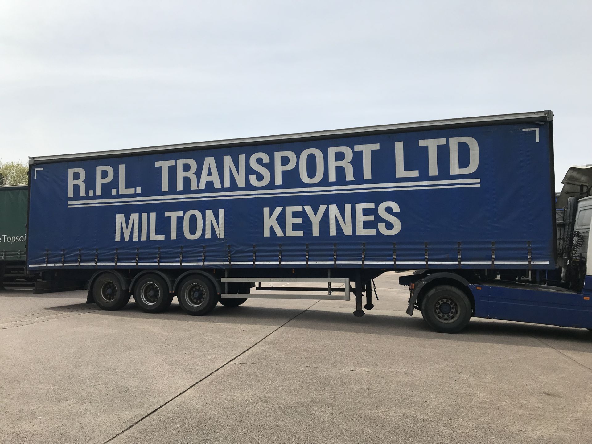 Montracon 13.6m Tri-Axle Curtainside Single Deck Semi-Trailer, chassis no. SMRC3AXXXDN107868, ID no. - Image 3 of 6