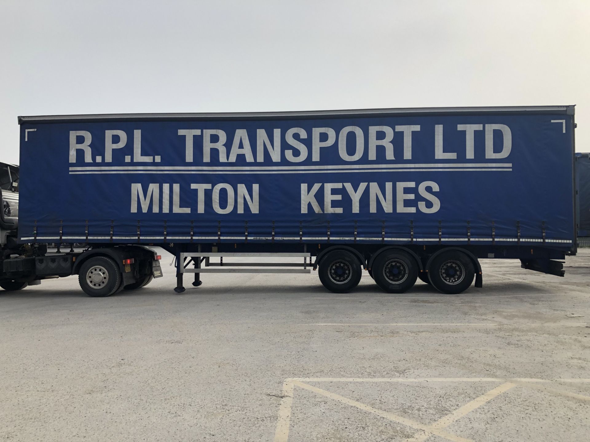 Montracon 13.6m Tri-Axle Curtainside Single Deck Semi-Trailer, chassis no. SMRC3AXXXDN107876, ID no. - Image 4 of 12