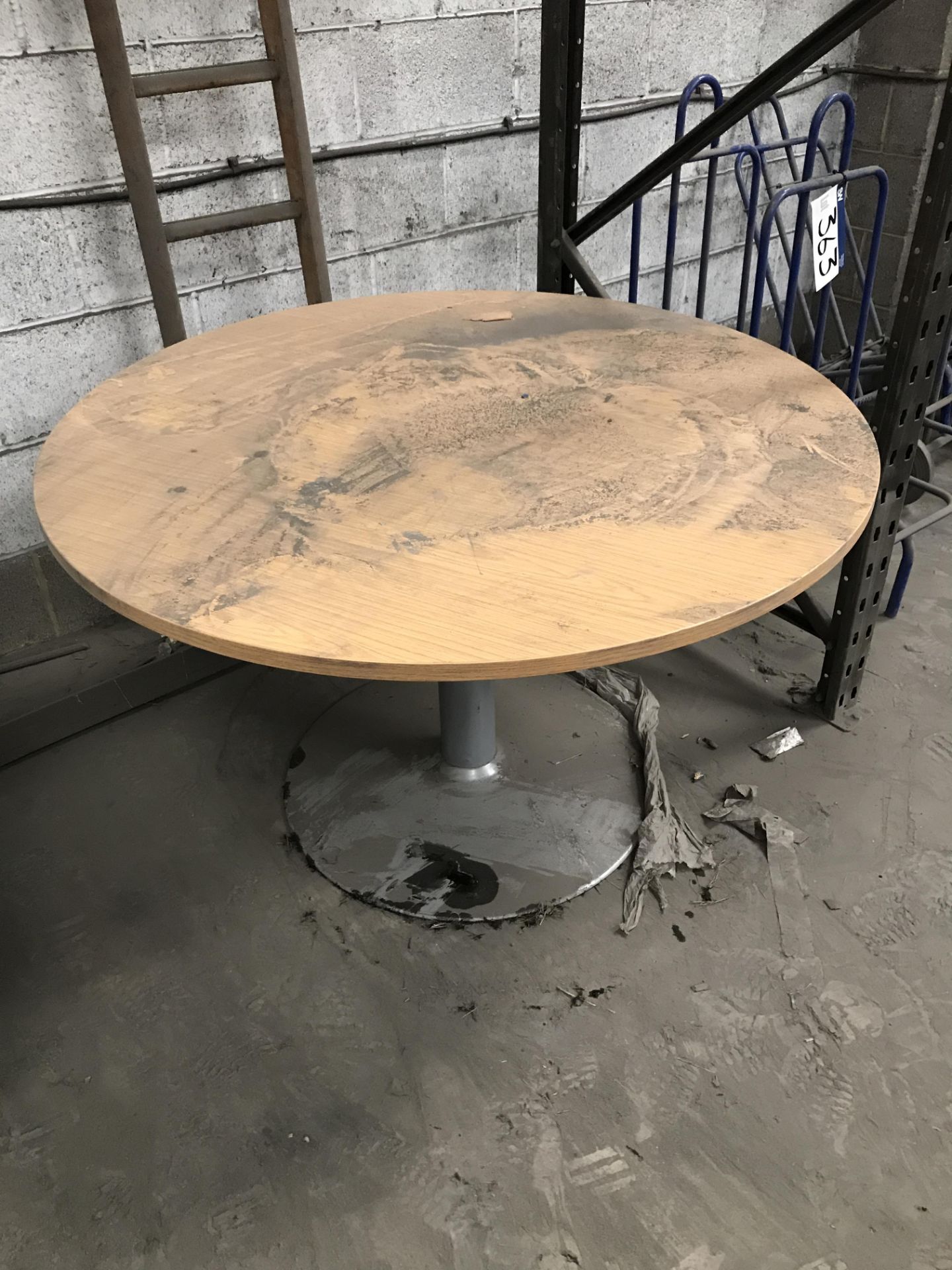 Glazed Top Desk, with fabric upholstered swivel armchair and steel framed circular table (lot - Bild 2 aus 2