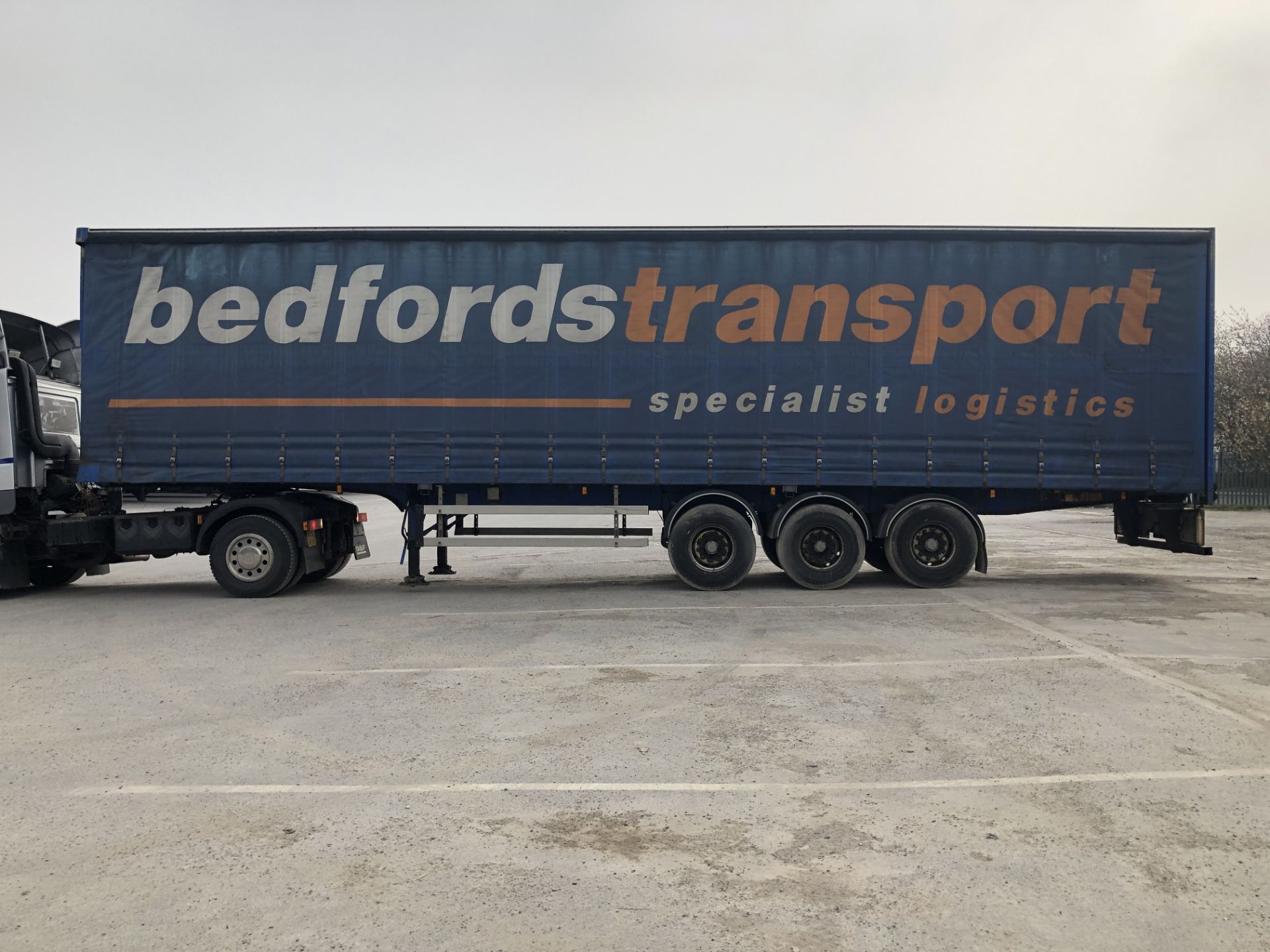 Freuhauf 13.6m Tri-Axle Curtainside Double Deck Semi-Trailer, chassis no. 3W652104, ID no. - Bild 6 aus 14