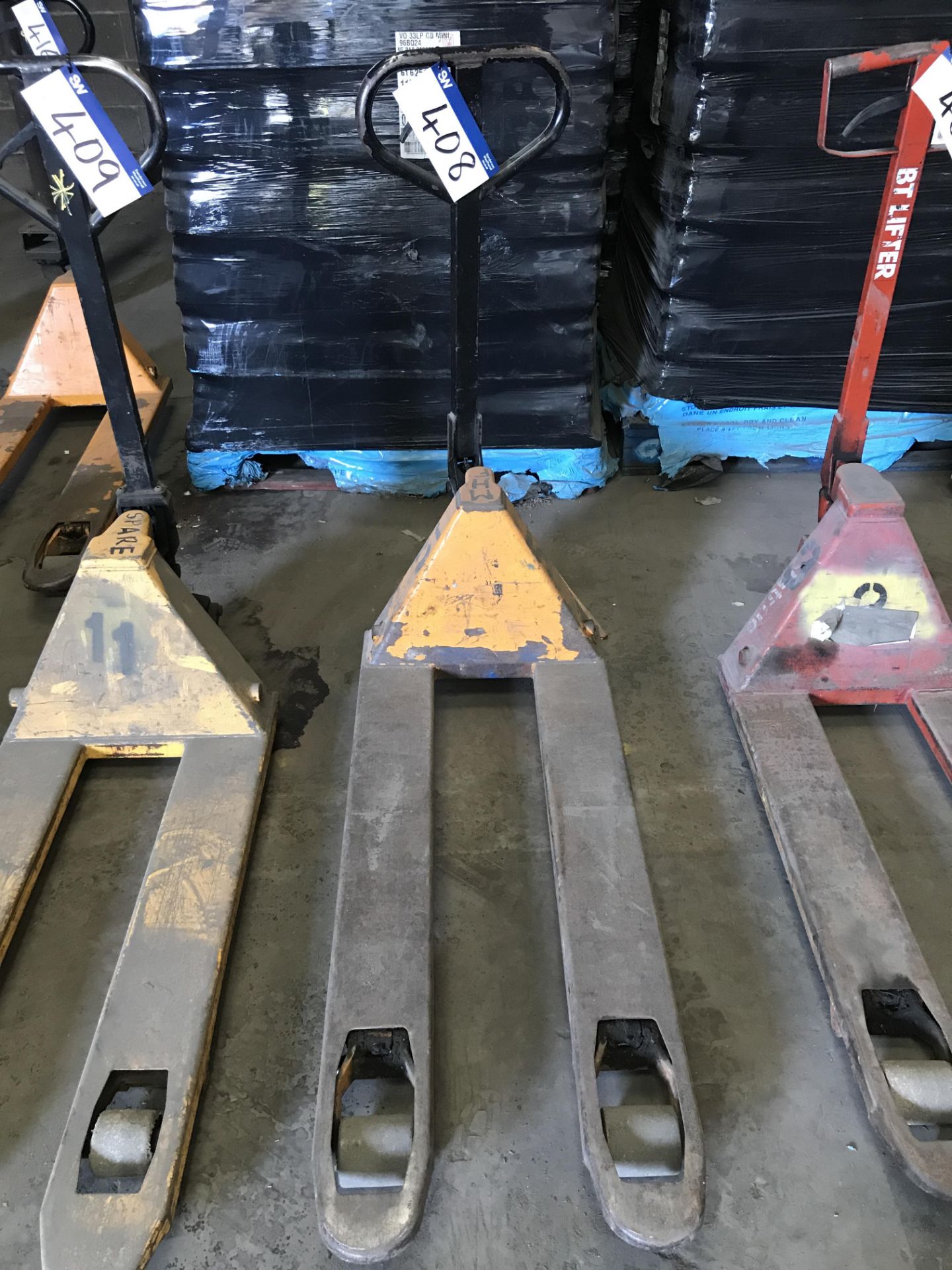 Hand Hydraulic Pallet Truck, forks approx. 1.15m long (lot located at Bedfords Limited (In