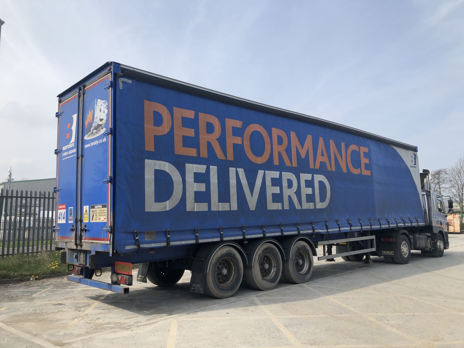 SDC 13.6m Tri-Axle Curtainside Double Deck Semi-Trailer, chassis no. 113829, ID no. C320207, year of - Bild 2 aus 15