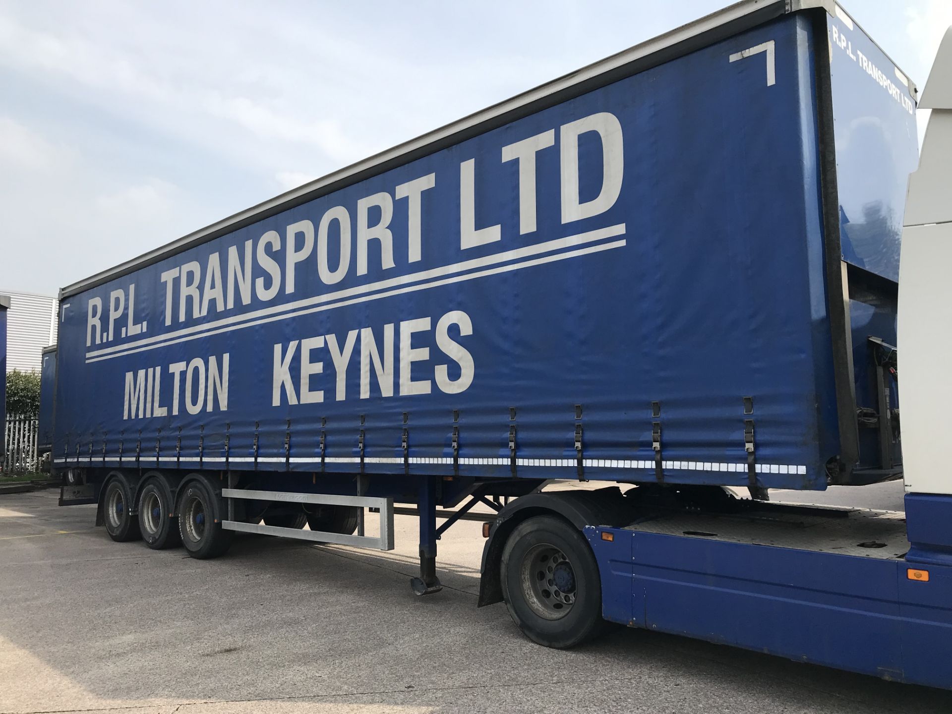 Montracon 13.6m Tri-Axle Curtainside Single Deck Semi-Trailer, chassis no. SMRC3AXXXDN107891, ID no.