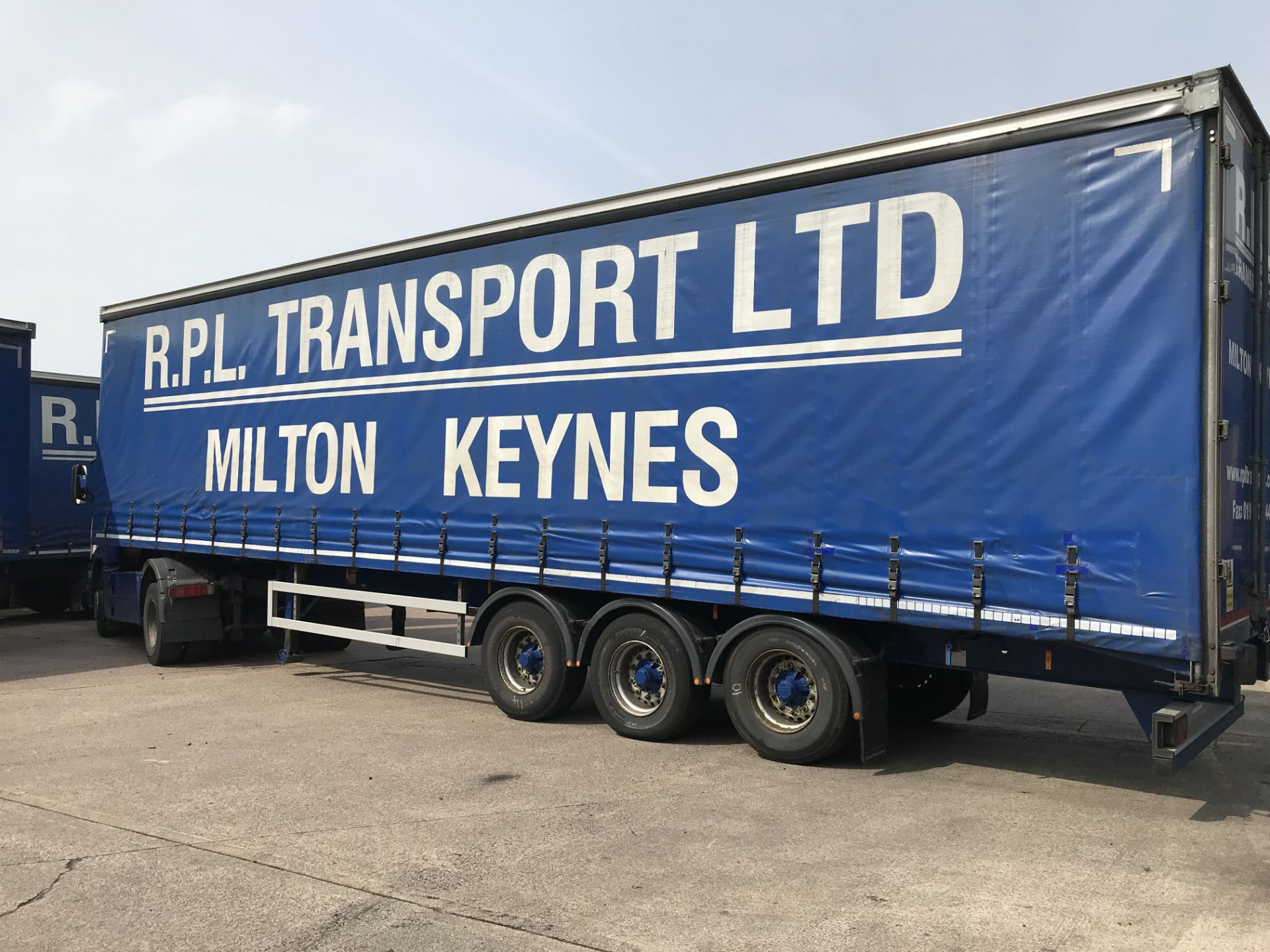 Montracon 13.6m Tri-Axle Curtainside Single Deck Semi-Trailer, chassis no. SMRC3AXXXDN107897, ID no.