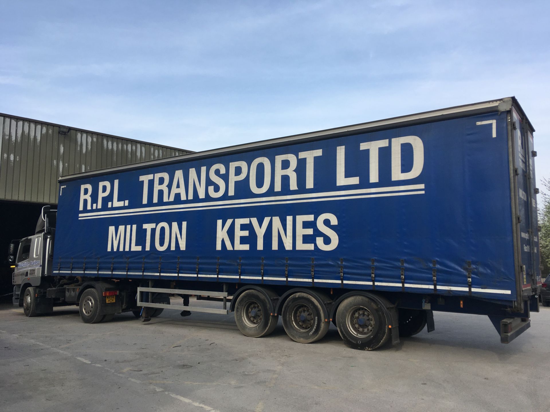 Montracon 13.6m Tri-Axle Curtainside Single Deck Semi-Trailer, chassis no. SMRC3AXXXDN107869, ID no.