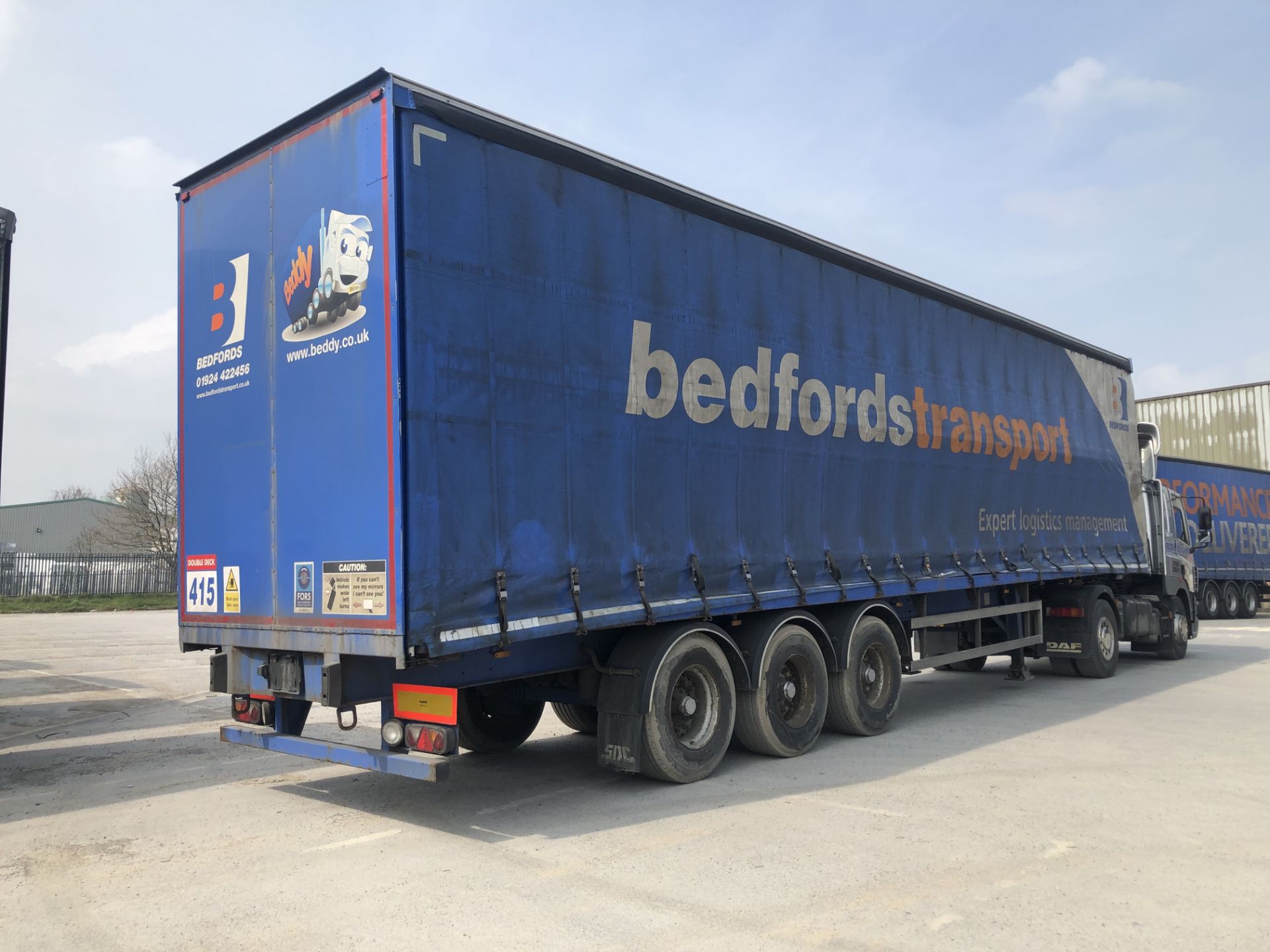 SDC 13.6m Tri-Axle Curtainside Double Deck Semi-Trailer, chassis no. 113833, ID no. C320208, year of - Image 2 of 10