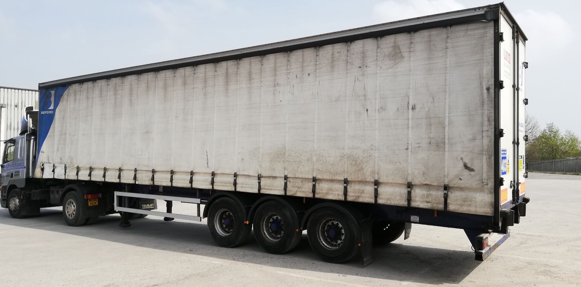 Montracon 13.6m Tri-Axle Curtainside Single Deck Semi-Trailer, chassis no. 101240, ID no. C317904, - Image 3 of 6