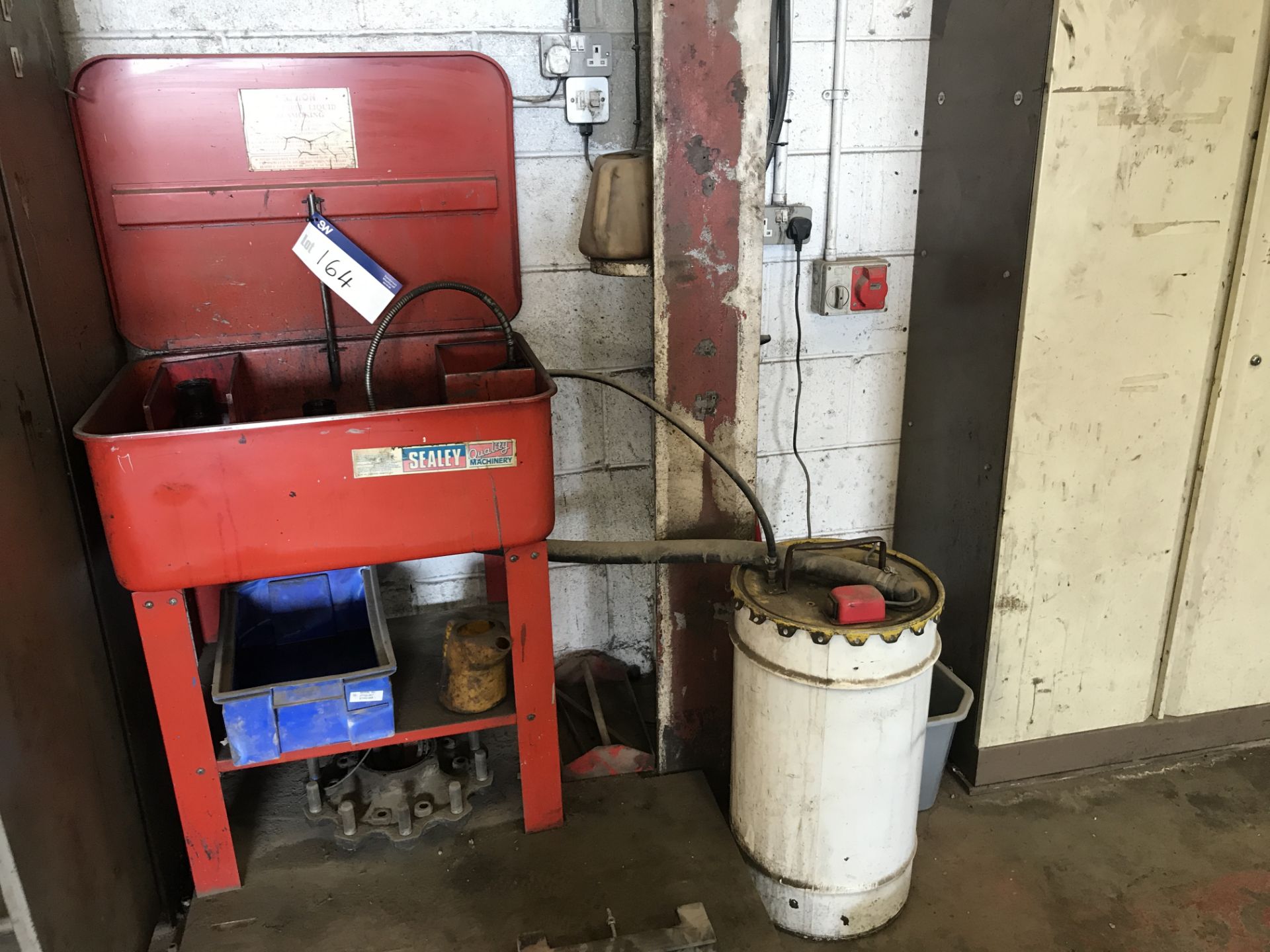 Sealey SM20 Parts Cleaning Tank, with de-greaser tub (lot located at Bedfords Limited (In