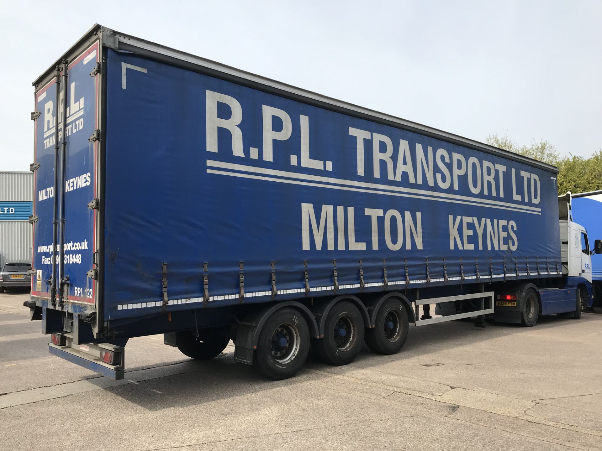 Montracon 13.6m Tri-Axle Curtainside Single Deck Semi-Trailer, chassis no. SMRC3AXXXDN106517, ID no. - Image 4 of 6