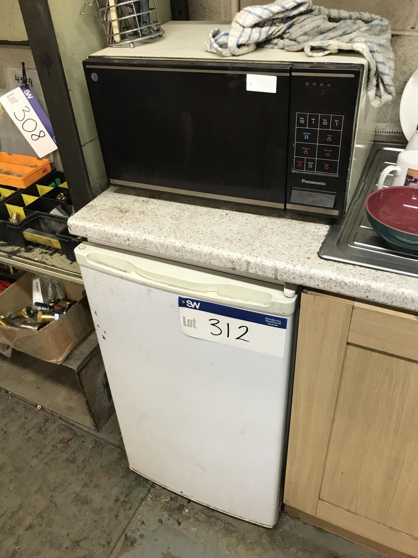 Refrigerator & Microwave (lot located at Bedfords Limited (In Administration), Pheasant Drive,