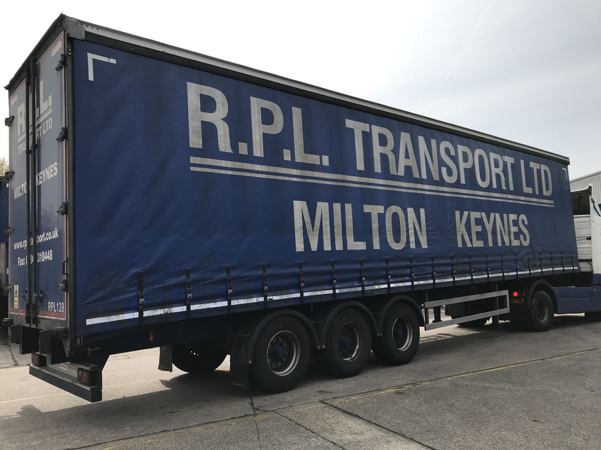 Montracon 13.6m Tri-Axle Curtainside Single Deck Semi-Trailer, chassis no. SMRC3AXXXDN107881, ID no. - Image 3 of 7