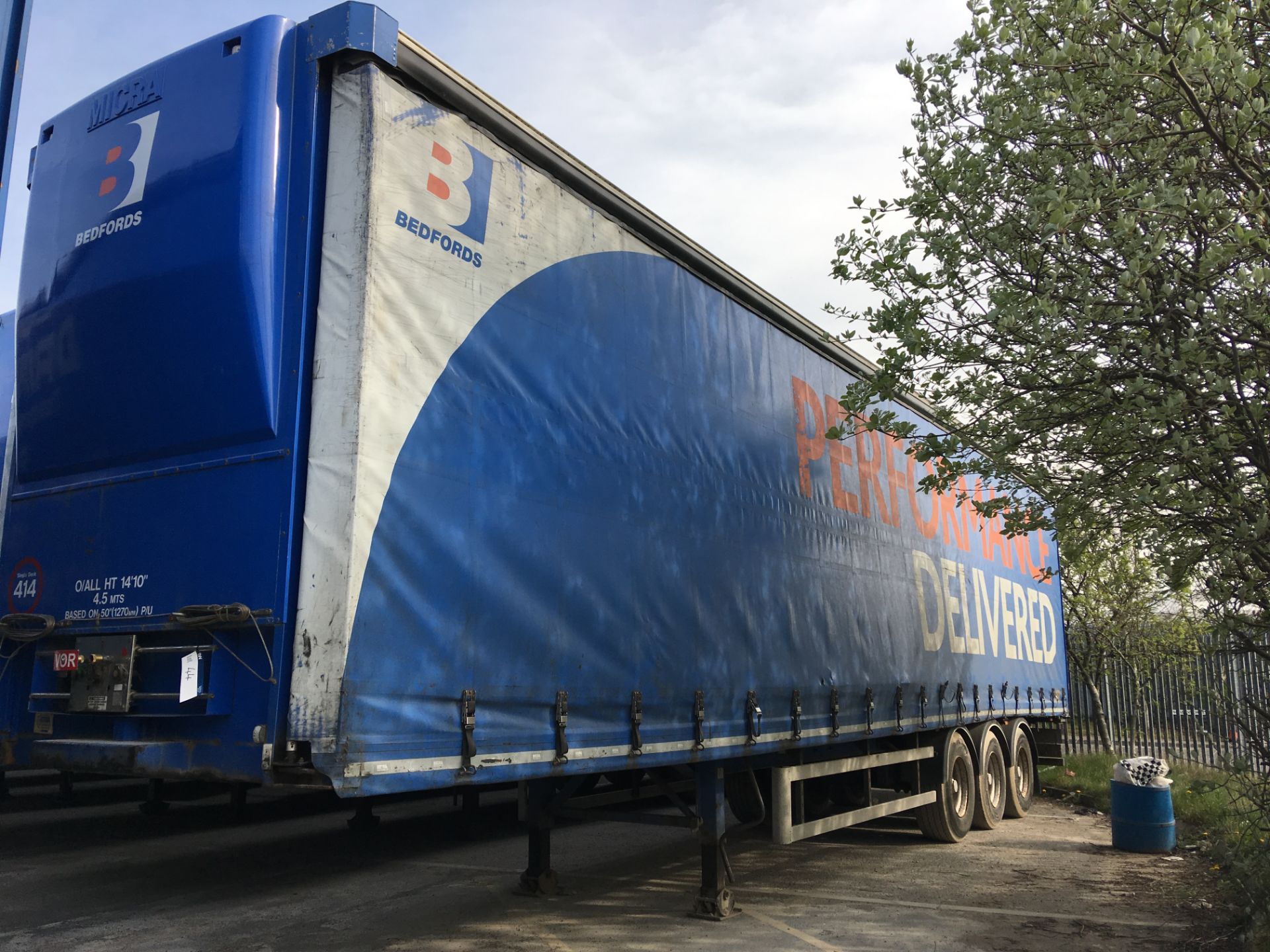 SDC 13.6m Tri-Axle Curtainside Double Deck Semi-Trailer, chassis no. 113829, ID no. C320207, year of - Image 11 of 15