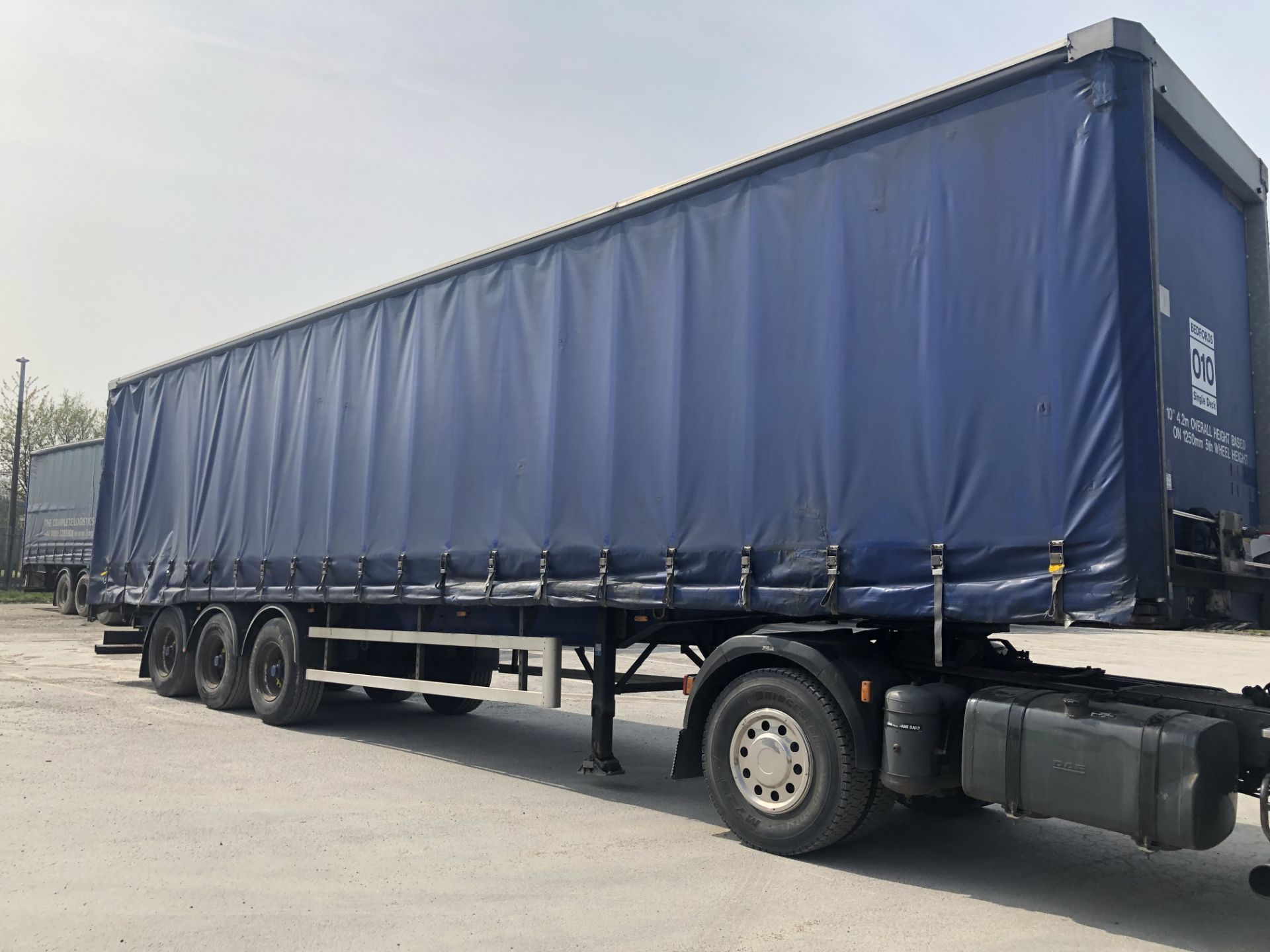 SDC 13.6m Tri-Axle Curtainside Single Deck Semi-Trailer, chassis no. AAA66681, ID no. C204162, - Image 2 of 12