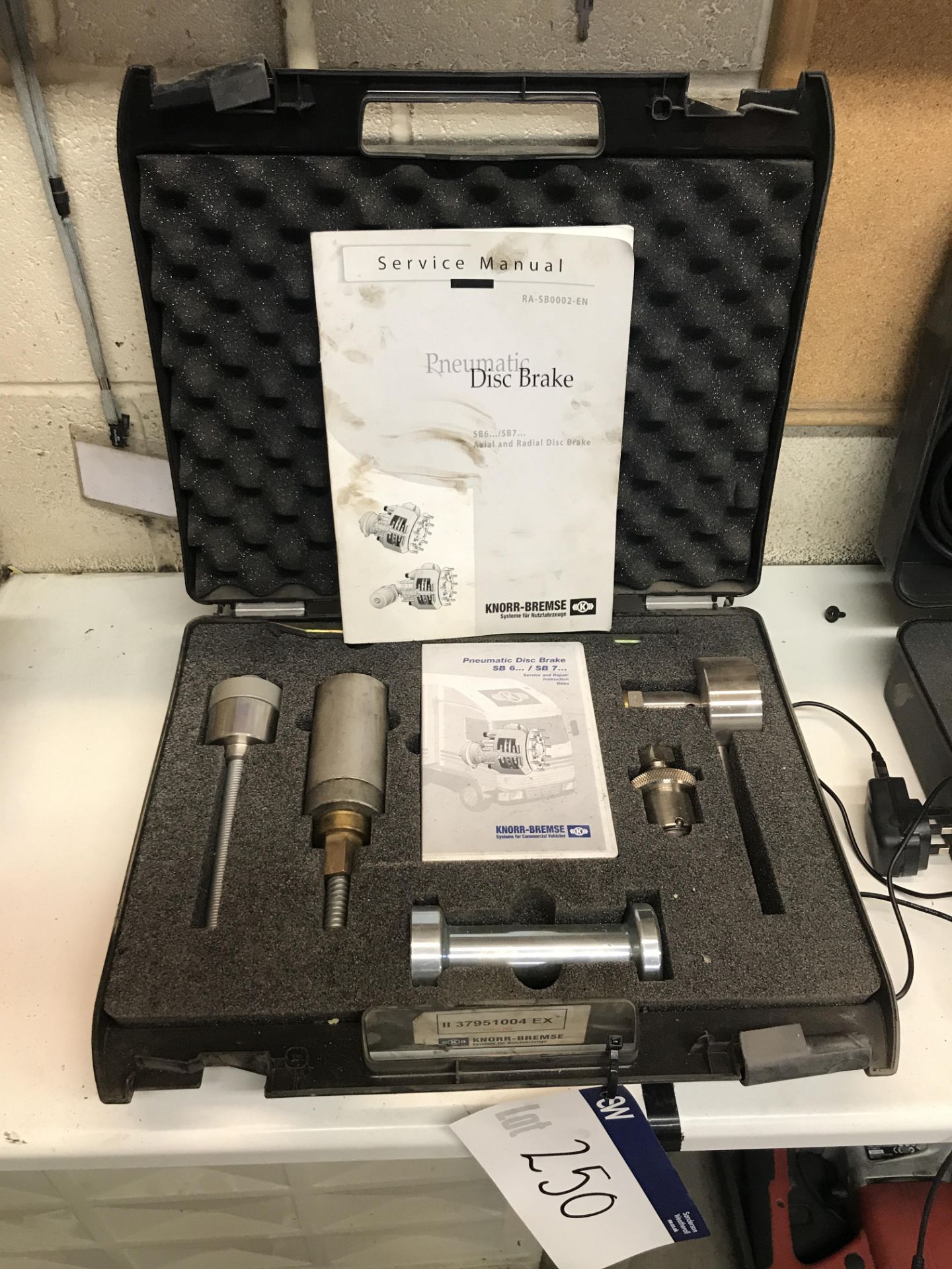 Knorr-Bremse Pneumatic Disc Brake, with carry case (lot located at Bedfords Limited (In
