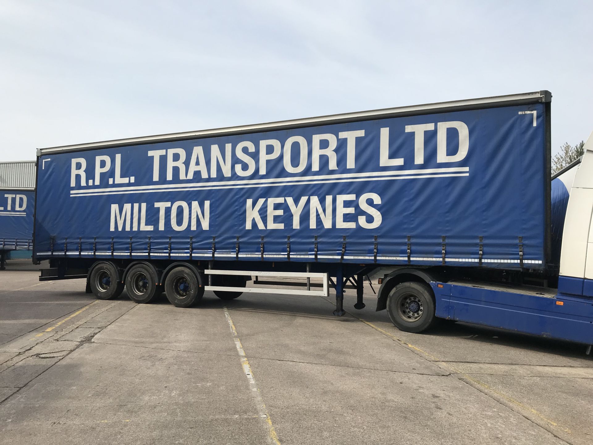 Montracon 13.6m Tri-Axle Curtainside Single Deck Semi-Trailer, chassis no. SMRC3AXXXDN107871, ID no.