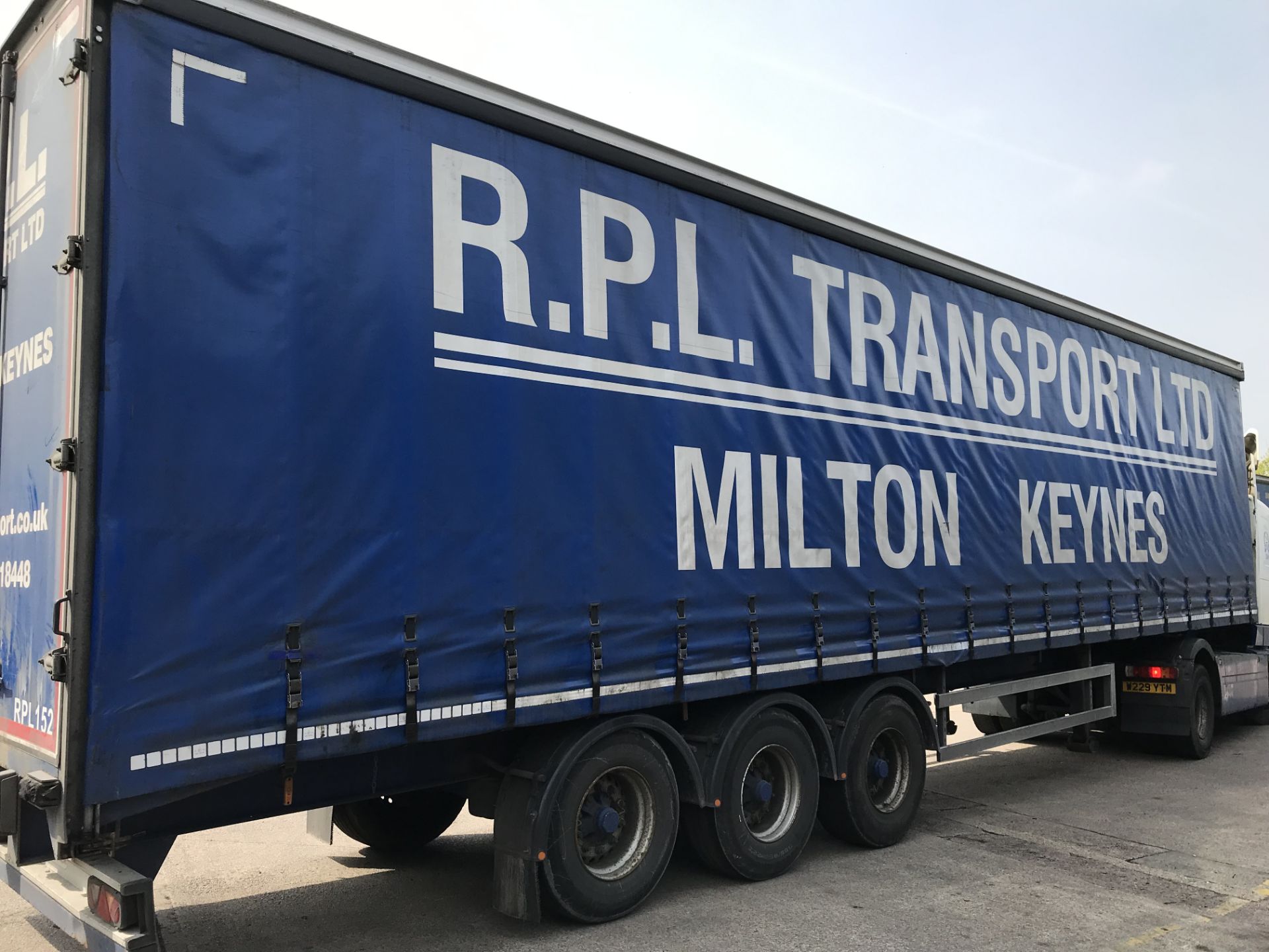 Montracon 13.6m Tri-Axle Curtainside Single Deck Semi-Trailer, chassis no. SMRC3AXXXDN107894, ID no. - Image 3 of 6