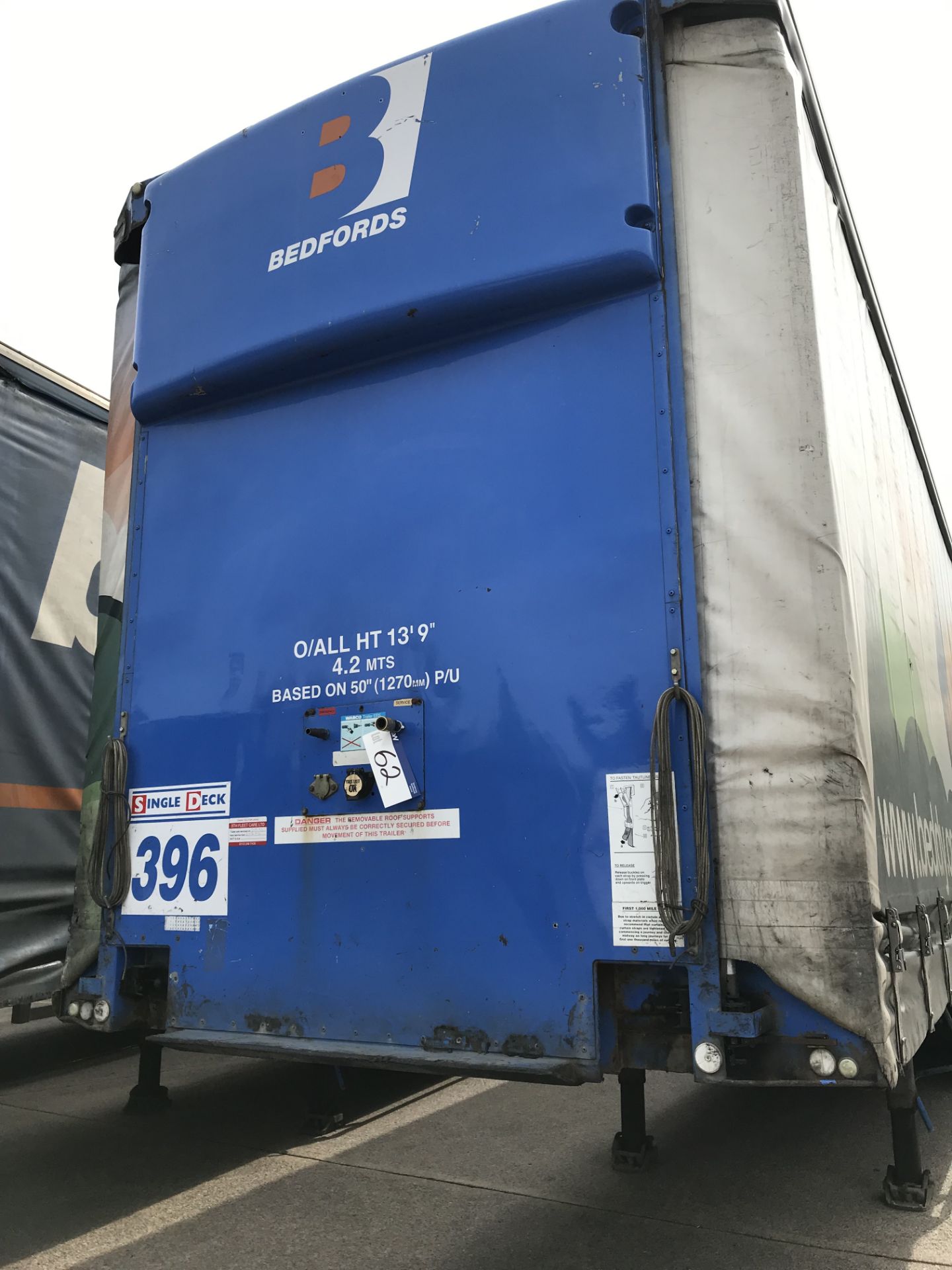 M & G Trailers 13.6m Tri-Axle Curtainside Single Deck Semi-Trailer, chassis no. 35704, ID no. - Image 2 of 4