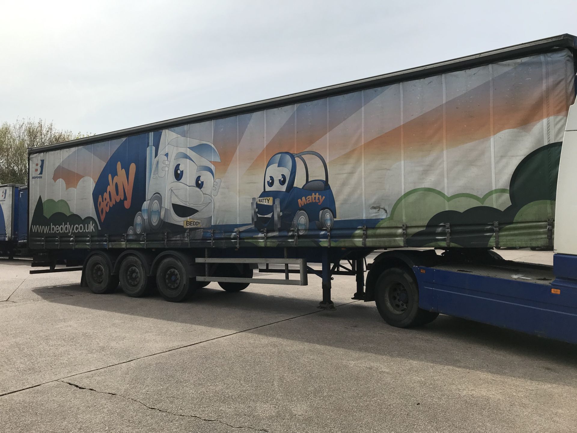 M & G Trailers 13.6m Tri-Axle Curtainside Single Deck Semi-Trailer, chassis no. 35704, ID no. - Image 3 of 4