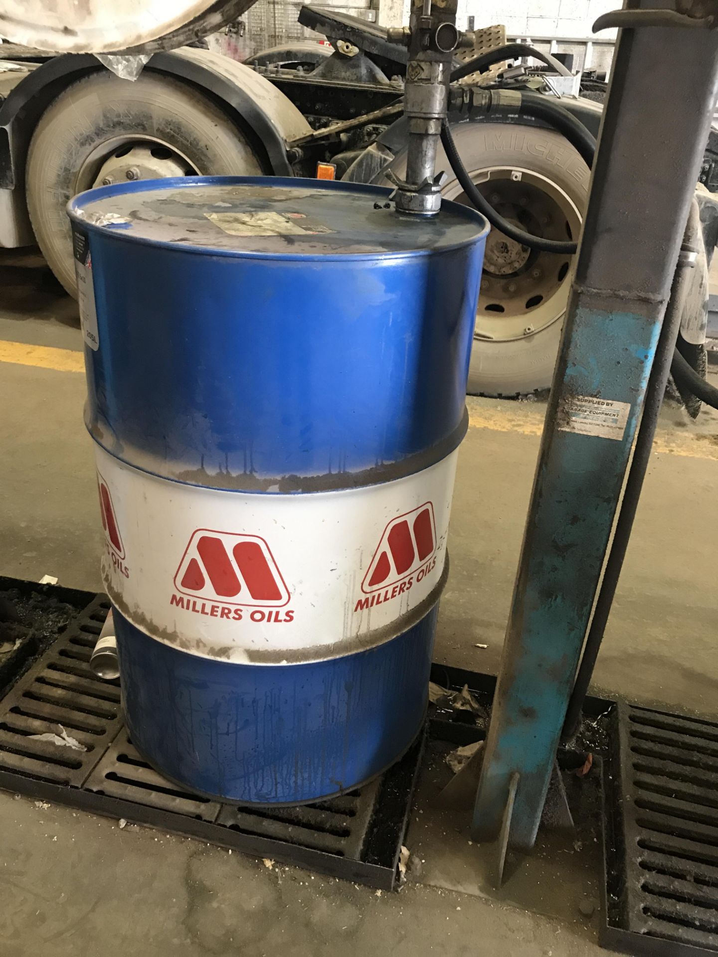 Oil Dispenser, with hose reel, oil drum and drip tray (lot located at Bedfords Limited (In - Image 3 of 4