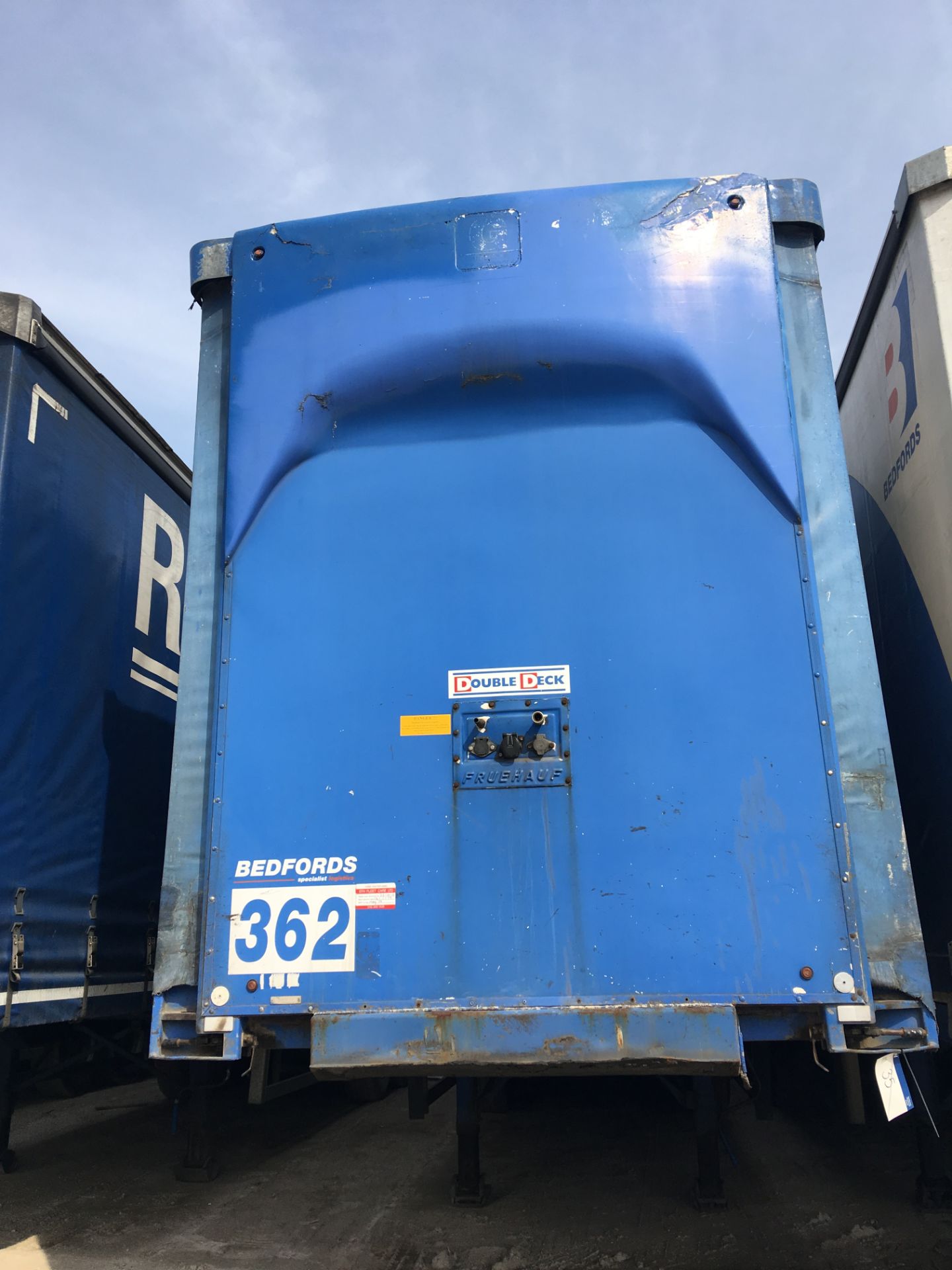 Fruehauf 13.6m Tri-Axle Curtainside Double Deck Semi-Trailer, chassis no. 3W652109, ID no. - Bild 3 aus 11