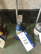 10 tonne Bottle Jack (lot located at Bedfords Limited (In Administration), Pheasant Drive, Birstall,