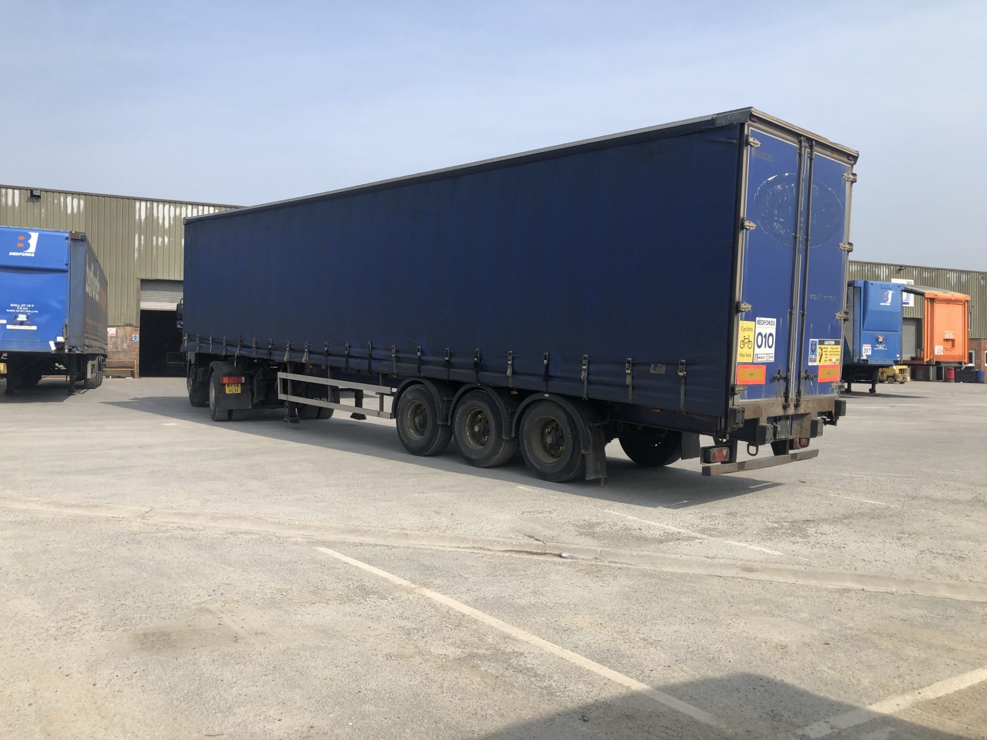 SDC 13.6m Tri-Axle Curtainside Single Deck Semi-Trailer, chassis no. AAA66681, ID no. C204162, - Image 3 of 12