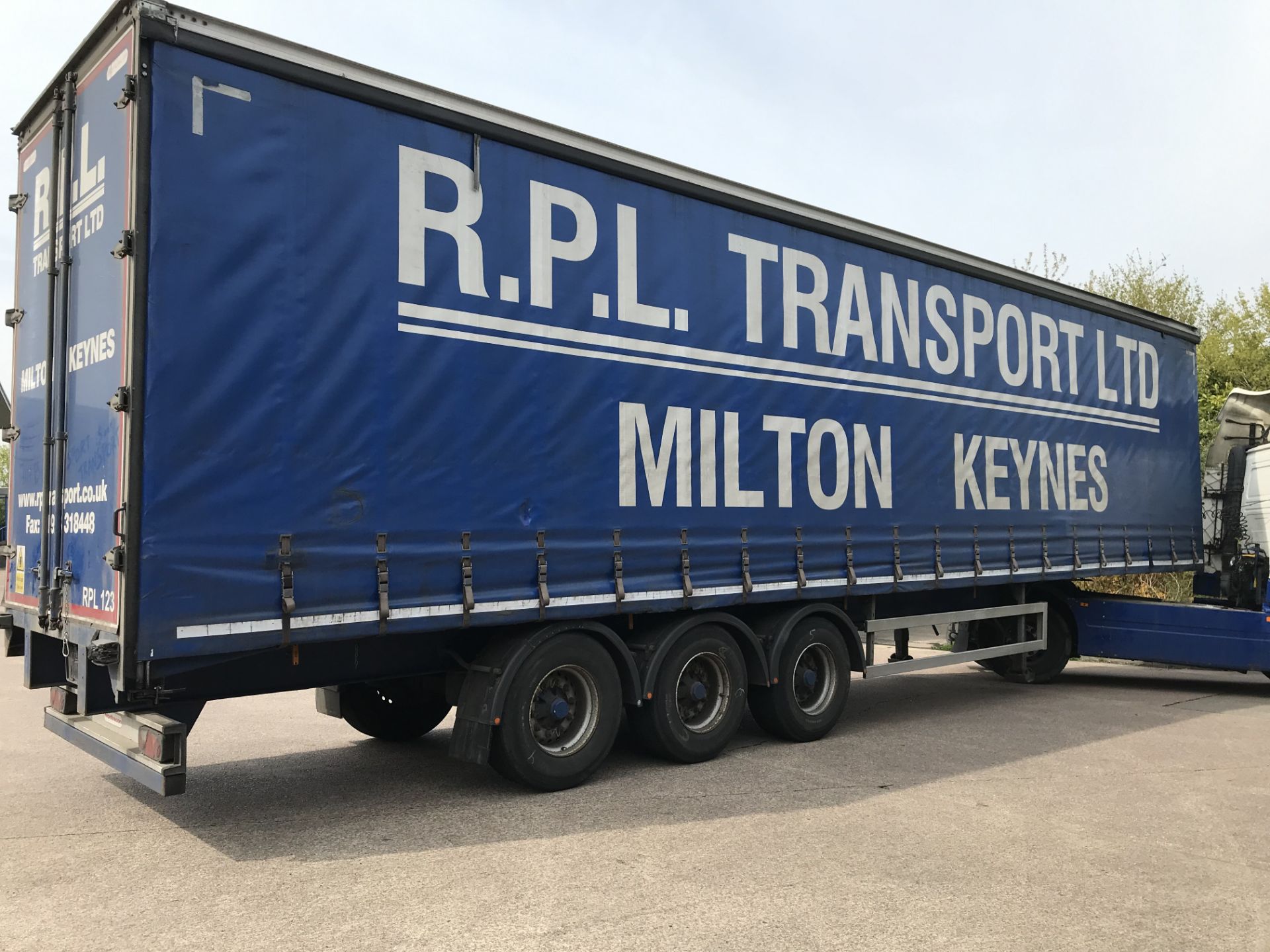 Montracon 13.6m Tri-Axle Curtainside Single Deck Semi-Trailer, chassis no. SMRC3AXXXDN106518, ID no. - Bild 3 aus 6