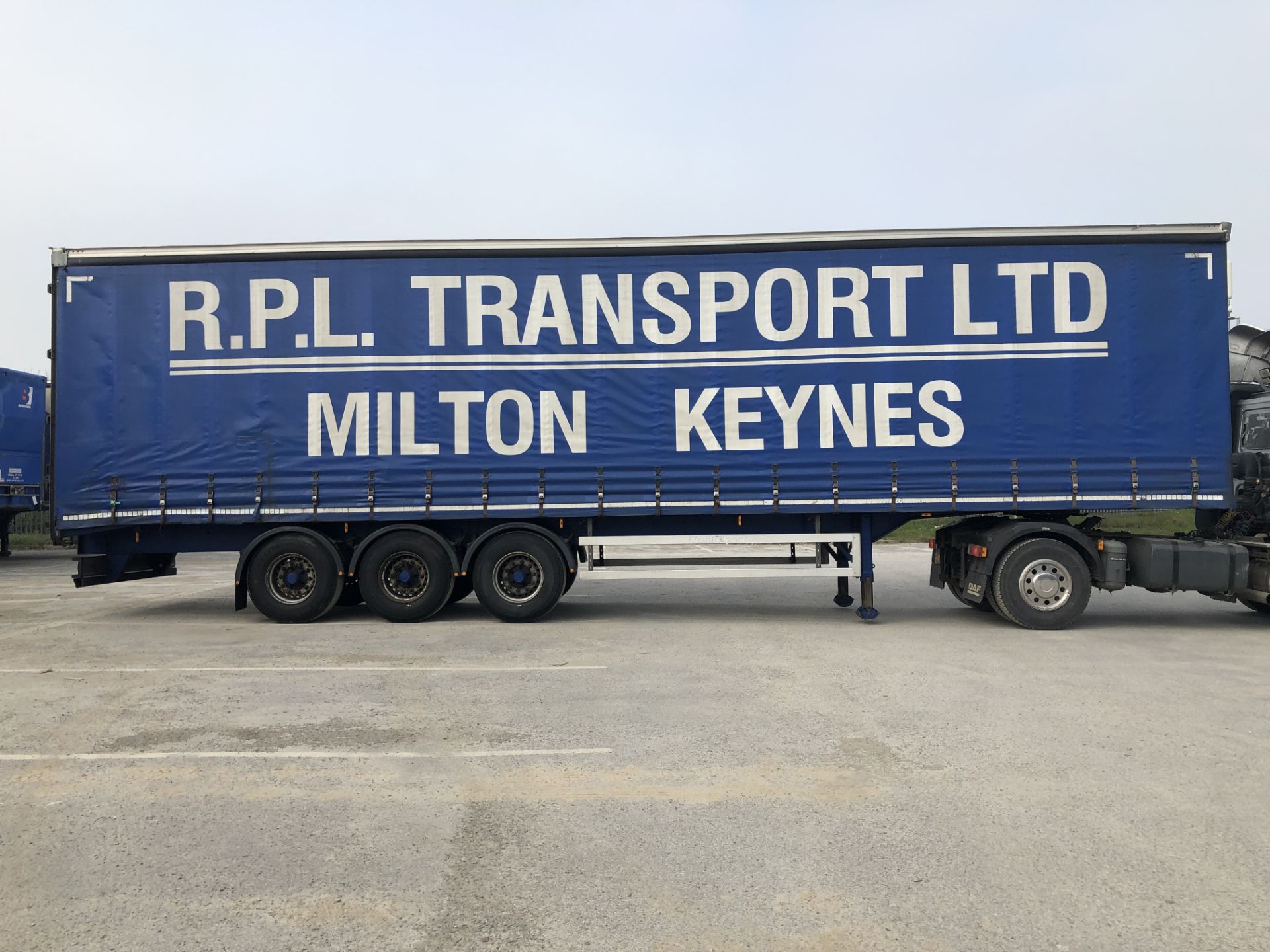 Montracon 13.6m Tri-Axle Curtainside Single Deck Semi-Trailer, chassis no. SMRC3AXXXDN107876, ID no. - Image 6 of 12